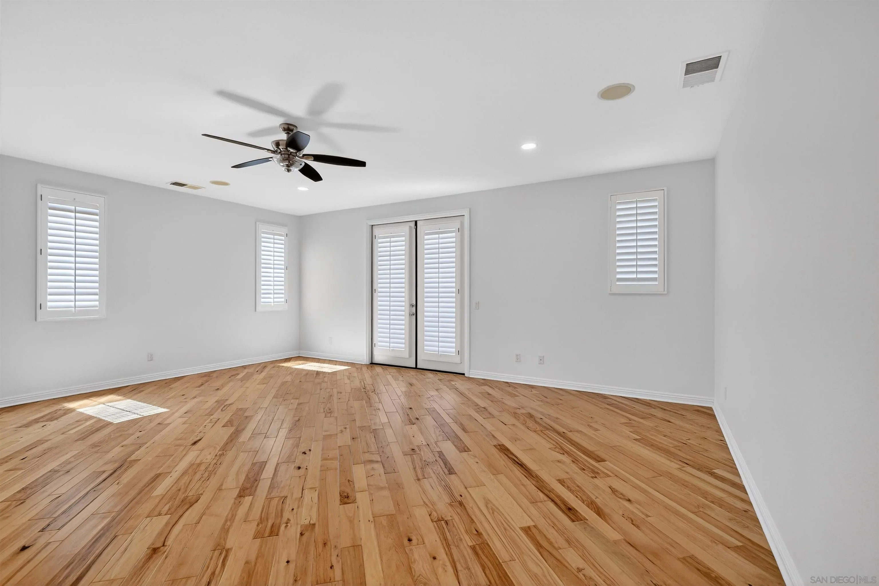 https://cdn.realtyfeed.com/cdn/127/260007042/9c4ba82f5a6070bbb356b1f68660684a.webp