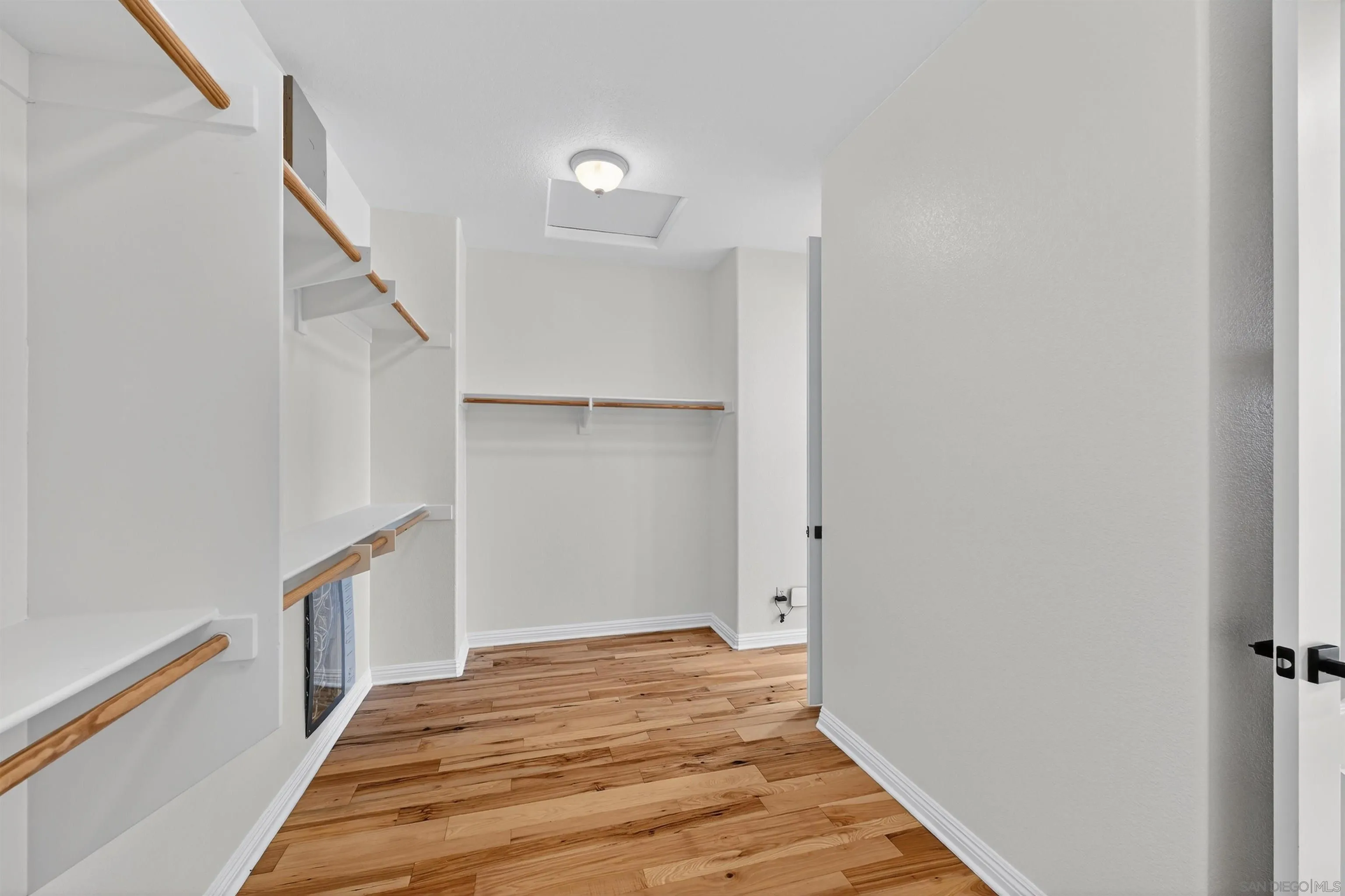 https://cdn.realtyfeed.com/cdn/127/260007042/e3e3e11e2eb51398918ba3298f2ffa89.webp
