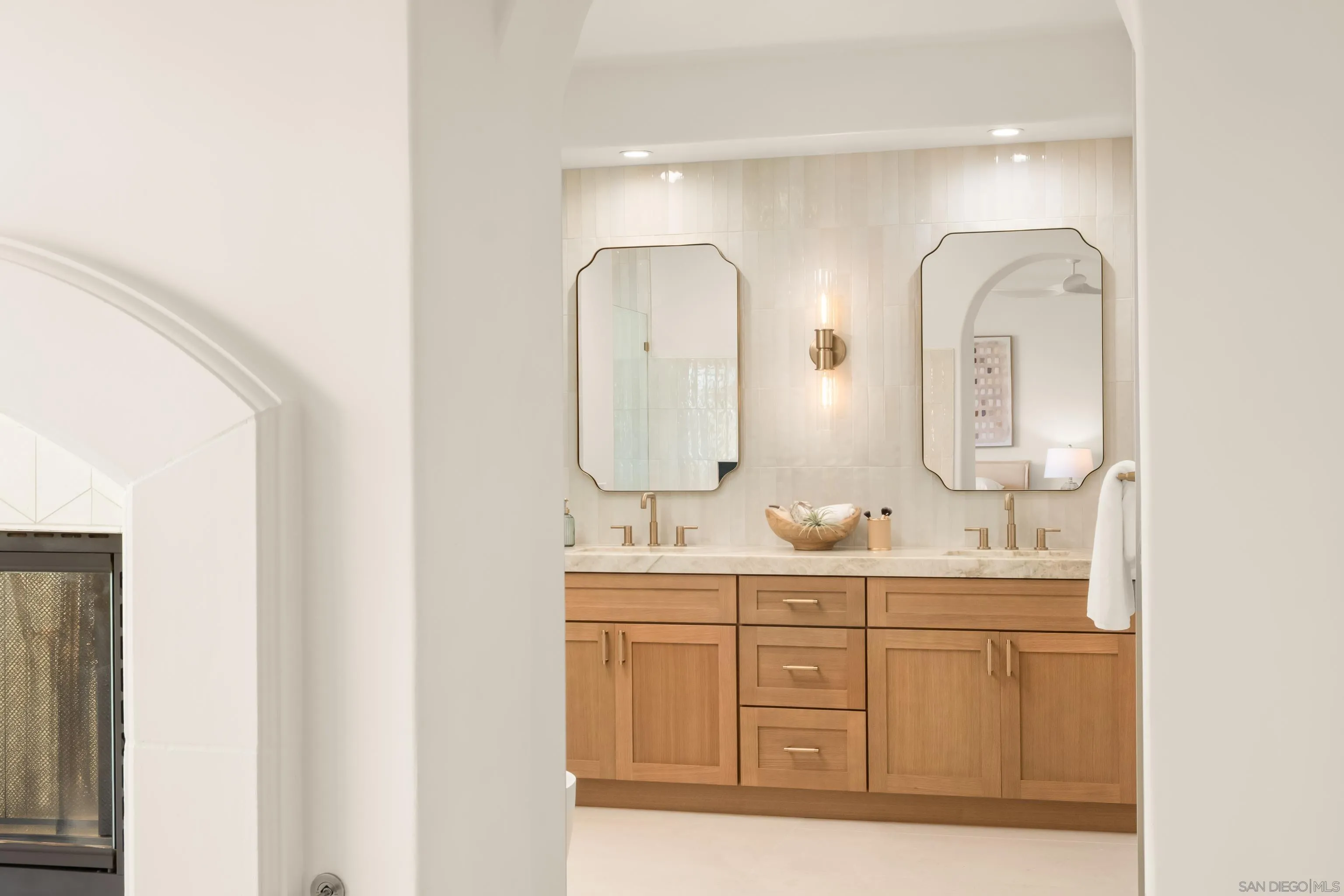 https://cdn.realtyfeed.com/cdn/127/260007044/2852b1597cb5b434d40cb663cc909f76.webp