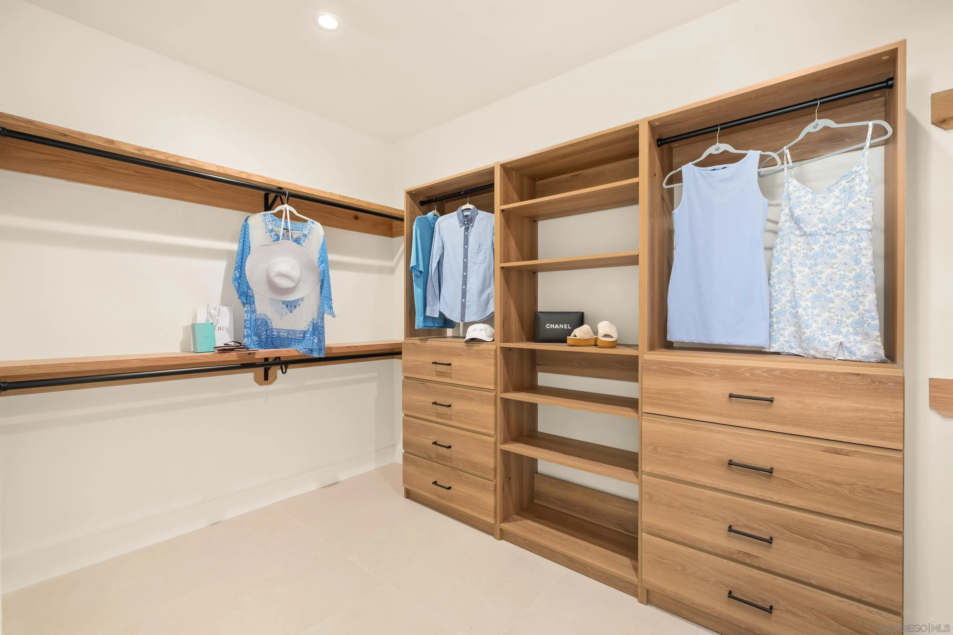 https://cdn.realtyfeed.com/cdn/127/260007044/9fe9b56dcbd68ba9ea709e17e1b8e767.webp