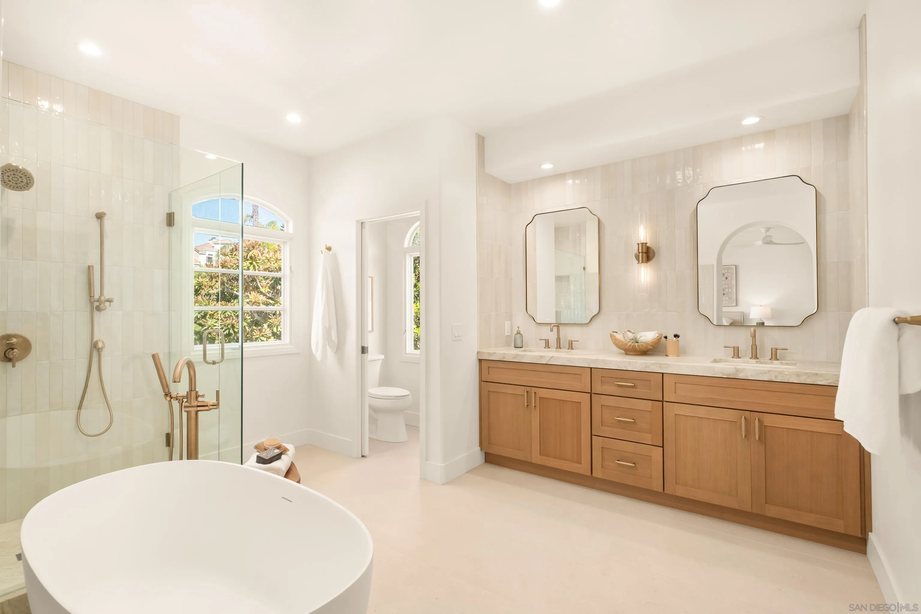 https://cdn.realtyfeed.com/cdn/127/260007044/bf12885482abd0e9a36fd68703a2a39e.webp