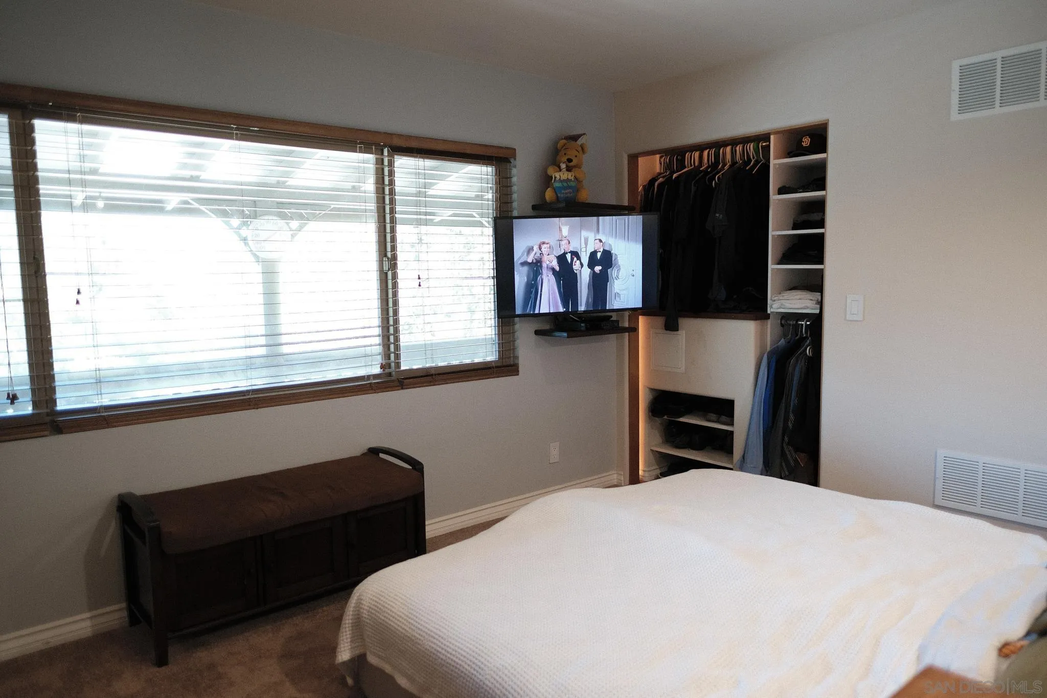 https://cdn.realtyfeed.com/cdn/127/260007056/59d5429d1d72f44422a4f0ba9ea03a76.webp