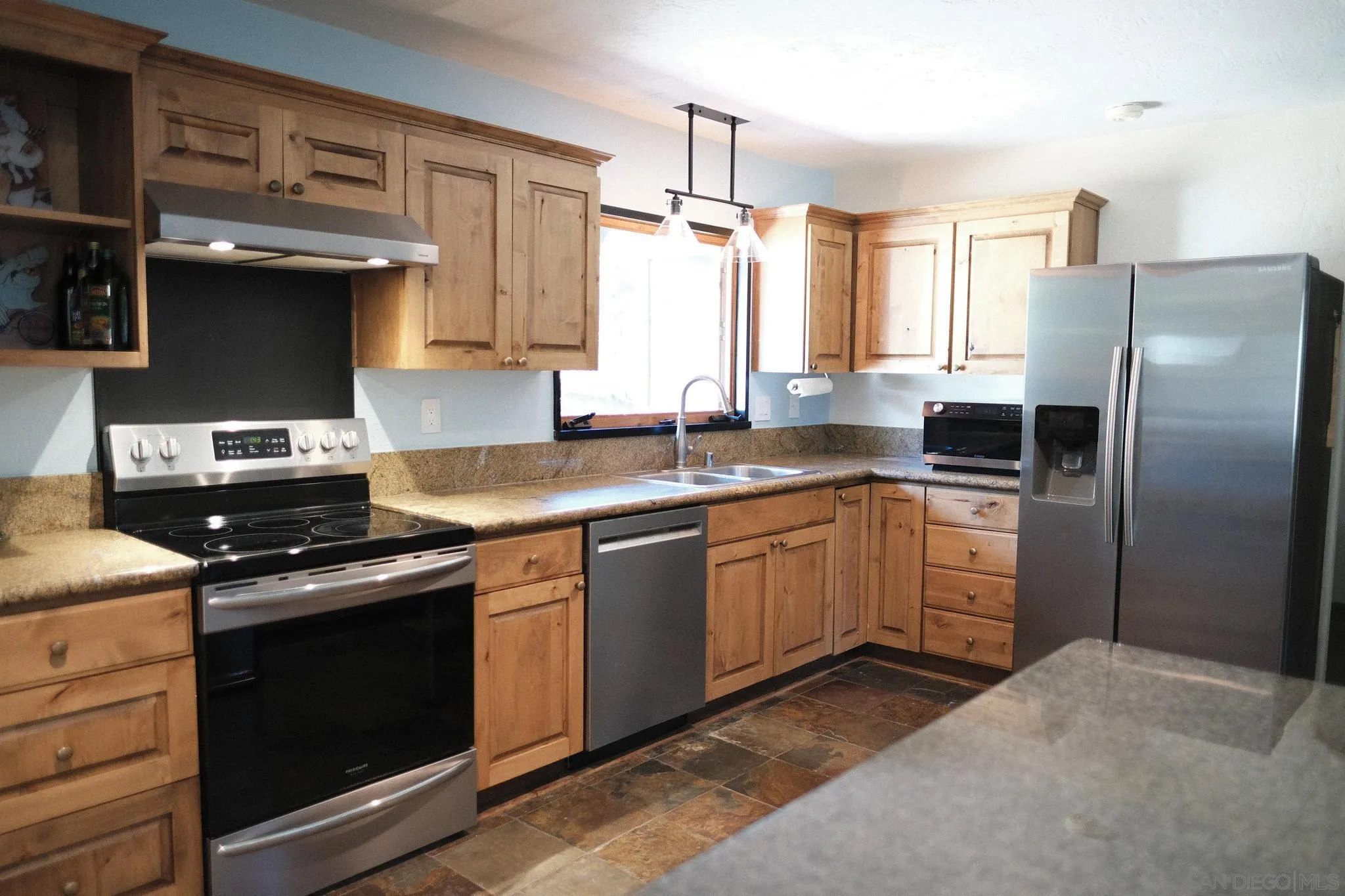 https://cdn.realtyfeed.com/cdn/127/260007056/cea58ff7edbcd8e909d0dafa12bff833.webp