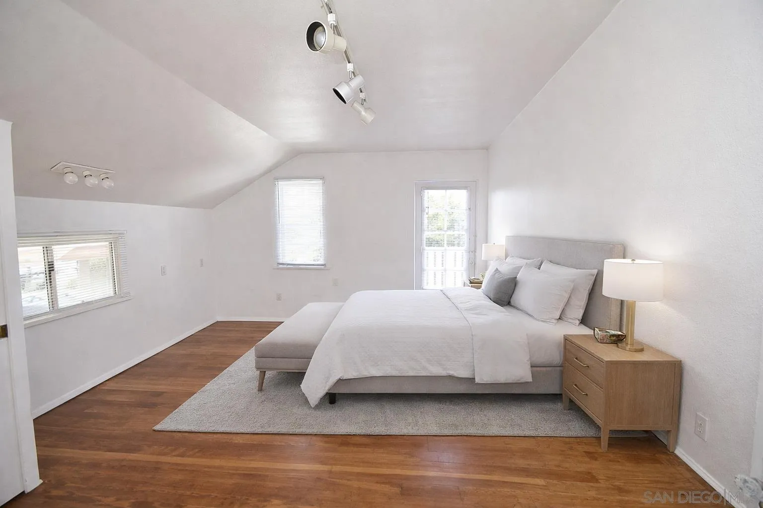 https://cdn.realtyfeed.com/cdn/127/260007057/2180f9865a6e3185a5d6568d4730bac2.webp