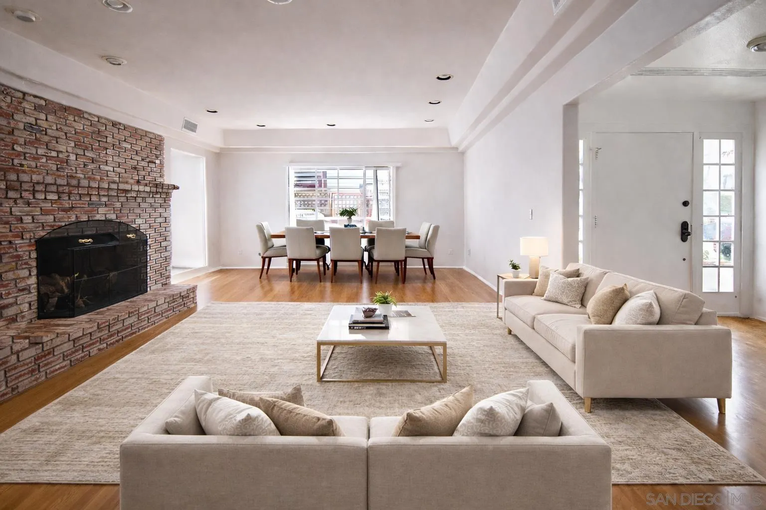 https://cdn.realtyfeed.com/cdn/127/260007057/2a8c5b0c61ea7ae3a32370ec7f967fe5.webp