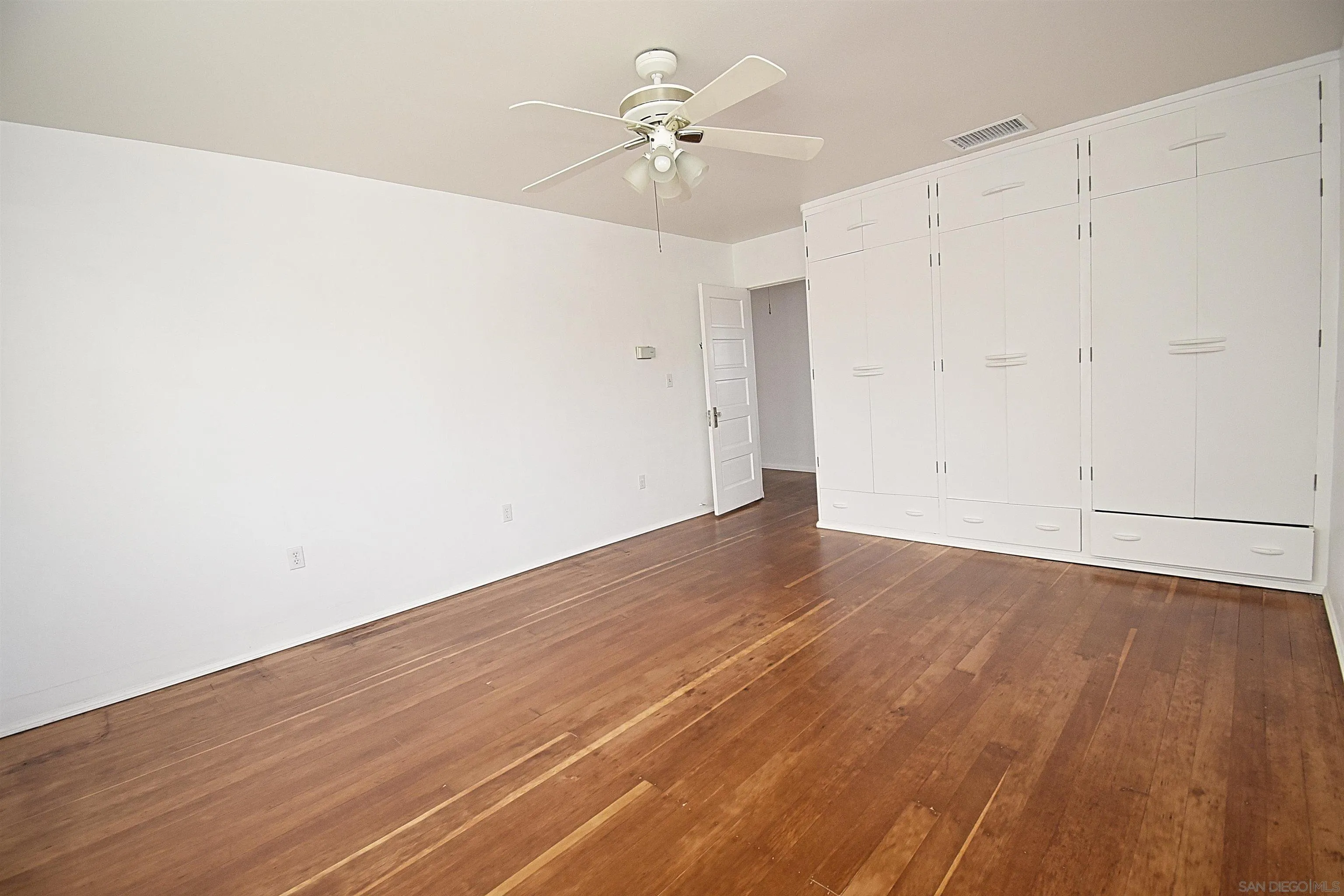 https://cdn.realtyfeed.com/cdn/127/260007057/42533172b81a670f4ca96dcda4de1017.webp