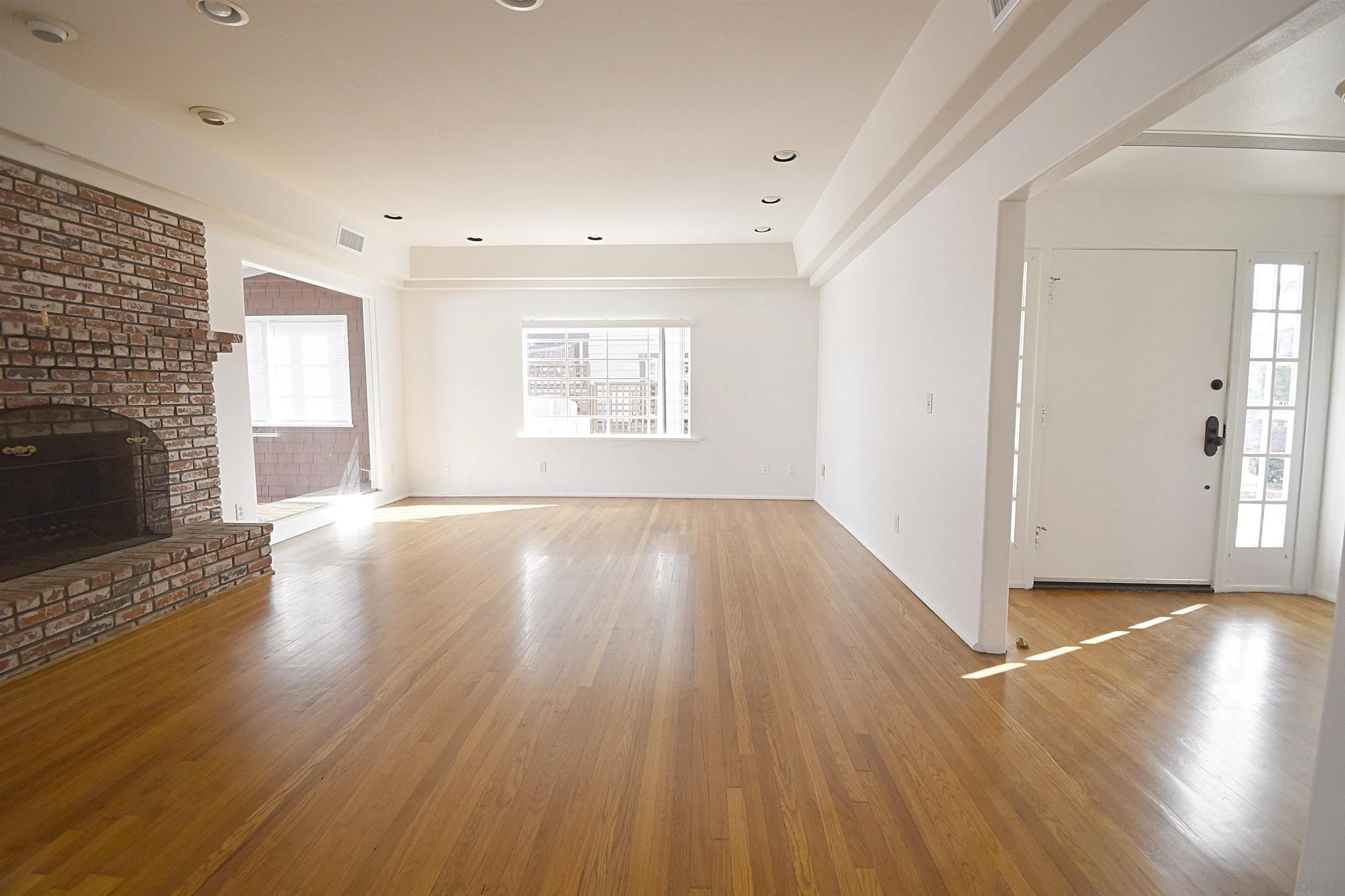 https://cdn.realtyfeed.com/cdn/127/260007057/47242cbe05512b3d95a963ca36cfbe75.webp