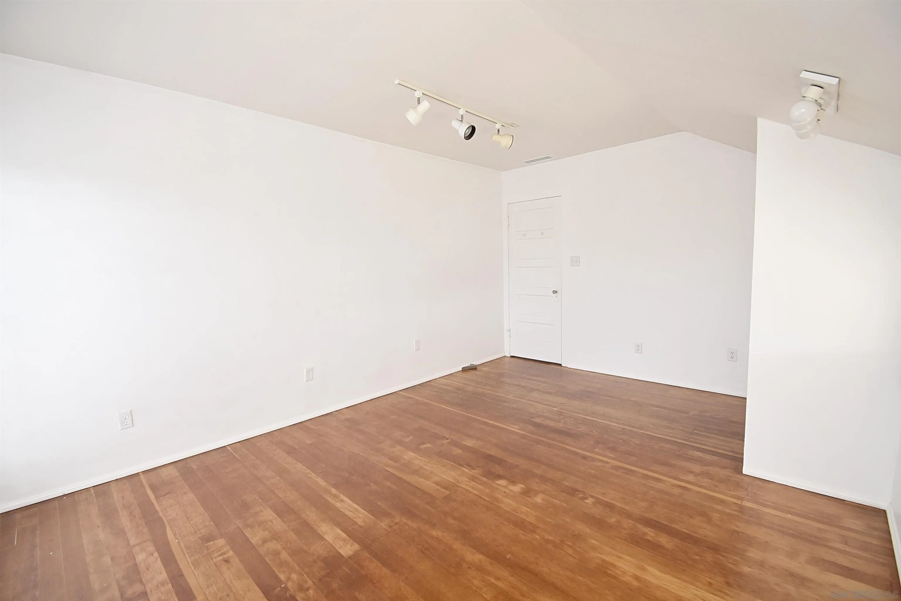 https://cdn.realtyfeed.com/cdn/127/260007057/6b05cb89a840c912927318a74e00fa6b.webp