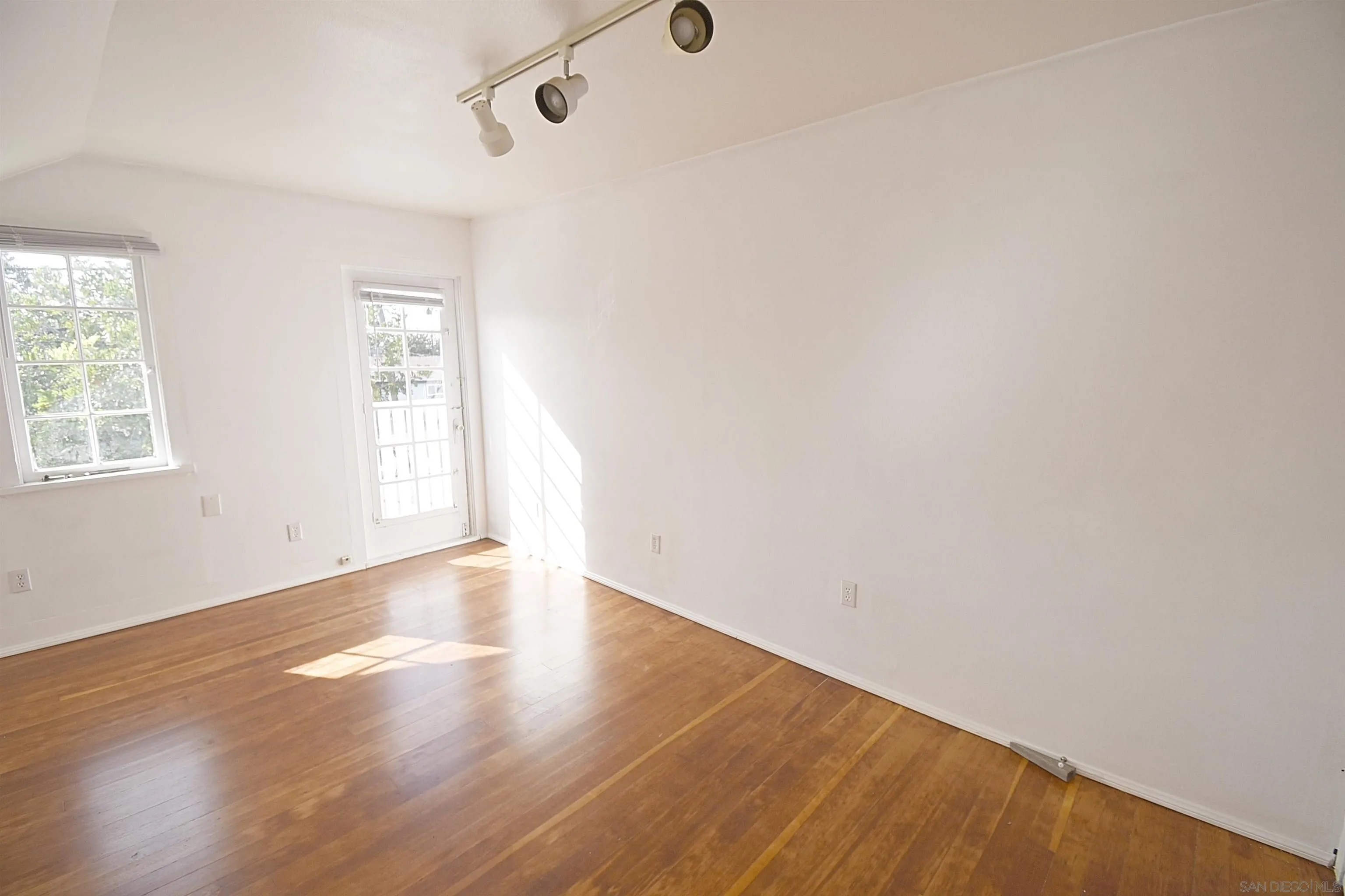 https://cdn.realtyfeed.com/cdn/127/260007057/770630e8940a1a41b405e5184b70463d.webp