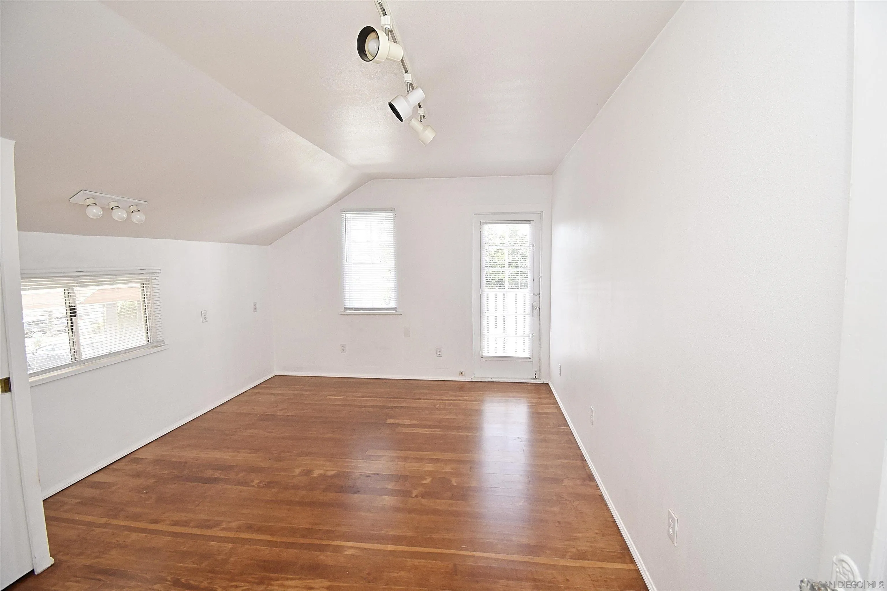 https://cdn.realtyfeed.com/cdn/127/260007057/8600c6f651c63c60d446b6d8df65c891.webp