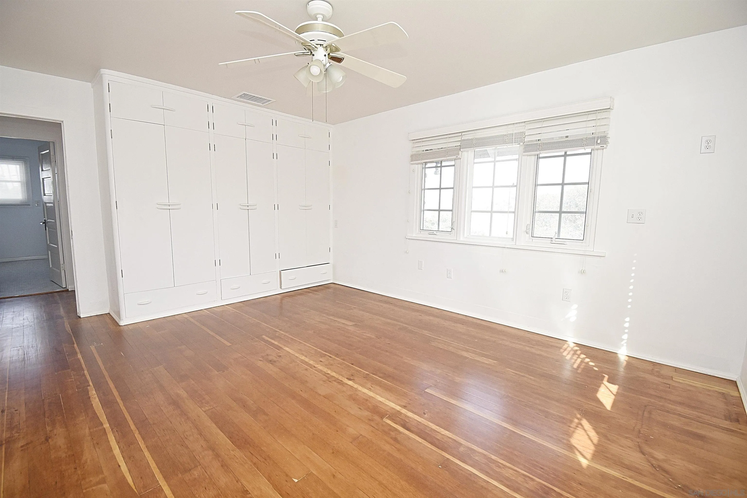 https://cdn.realtyfeed.com/cdn/127/260007057/a000d8cc5a62af7cdcf7793e215d879c.webp