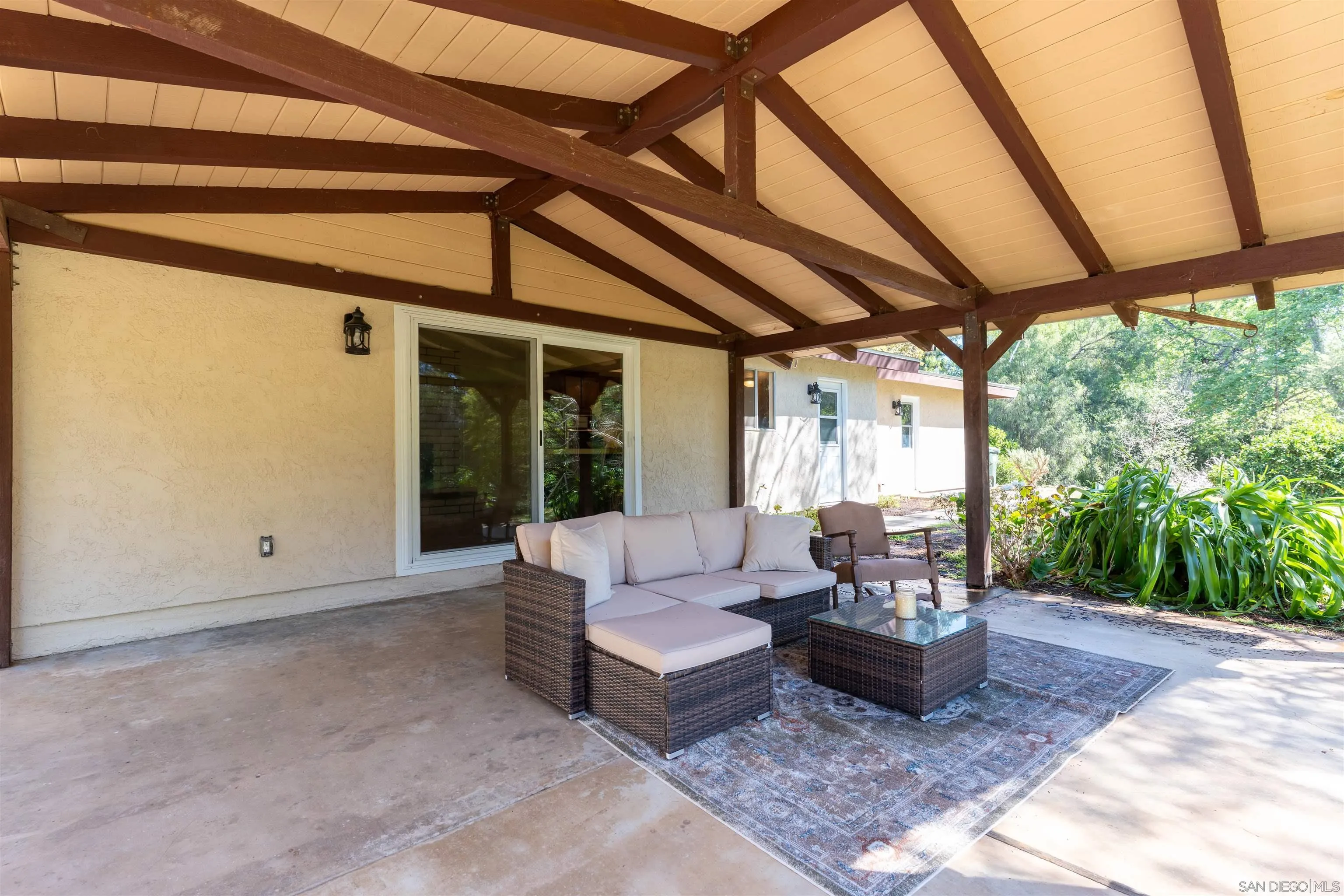 https://cdn.realtyfeed.com/cdn/127/260007060/8017d3f0c491eb41affb07dd61e319e8.webp