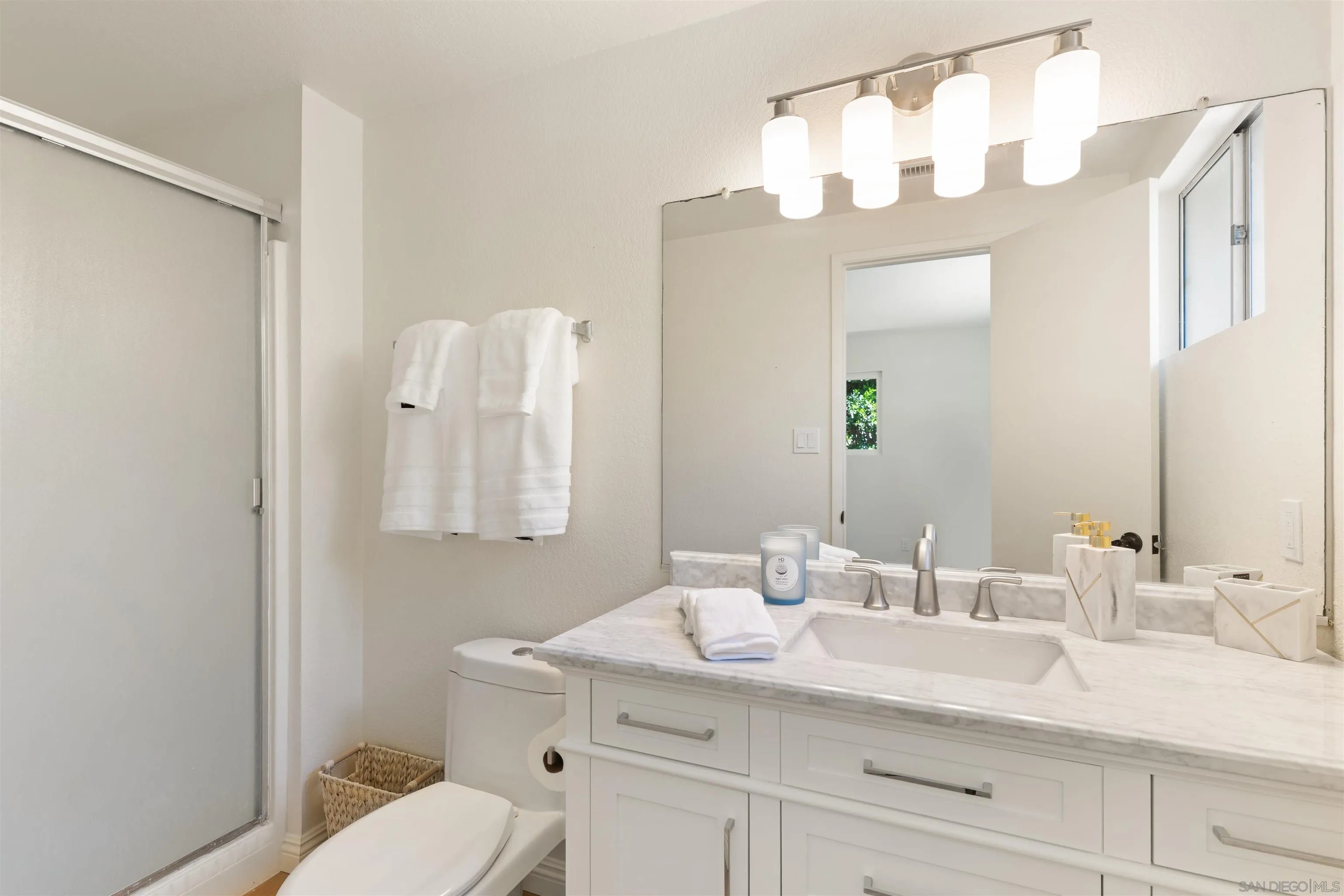https://cdn.realtyfeed.com/cdn/127/260007060/8051c0eddcc41e5856a8a9a16da9611c.webp