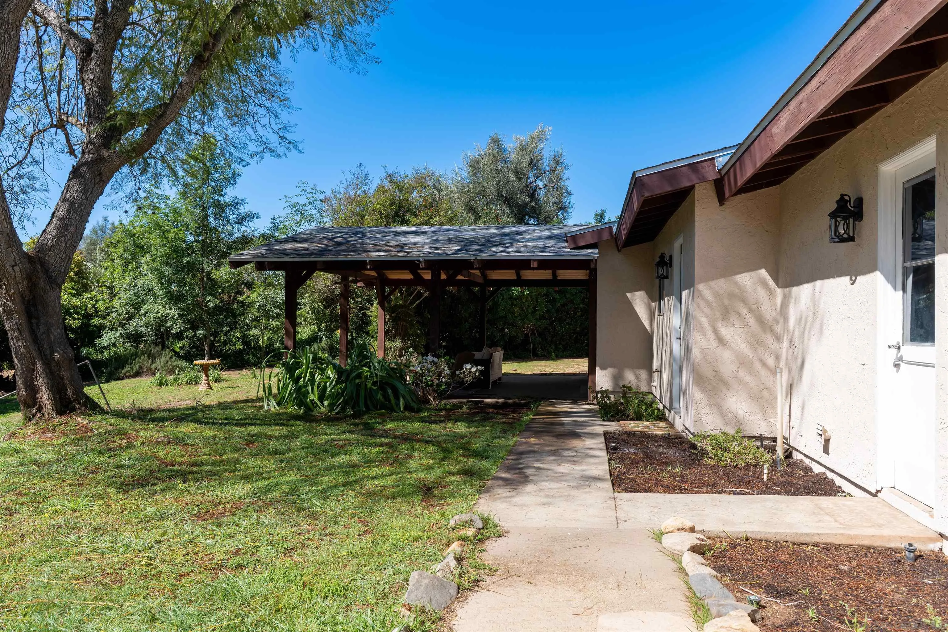 https://cdn.realtyfeed.com/cdn/127/260007060/a107211deff8408afc153fd4a520aa34.webp