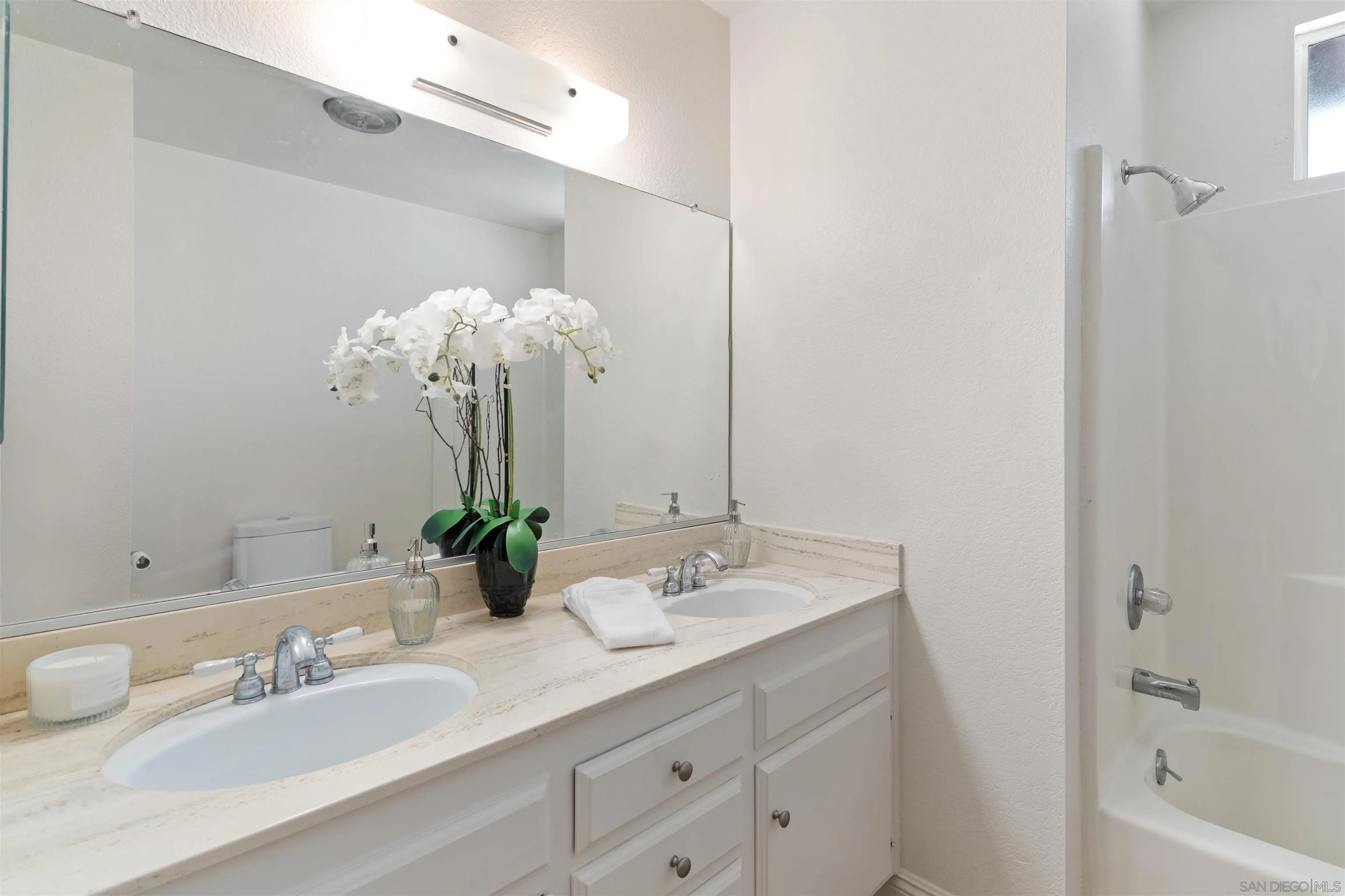 https://cdn.realtyfeed.com/cdn/127/260007060/cb473fd233867dba4b3bde4a43e93303.webp