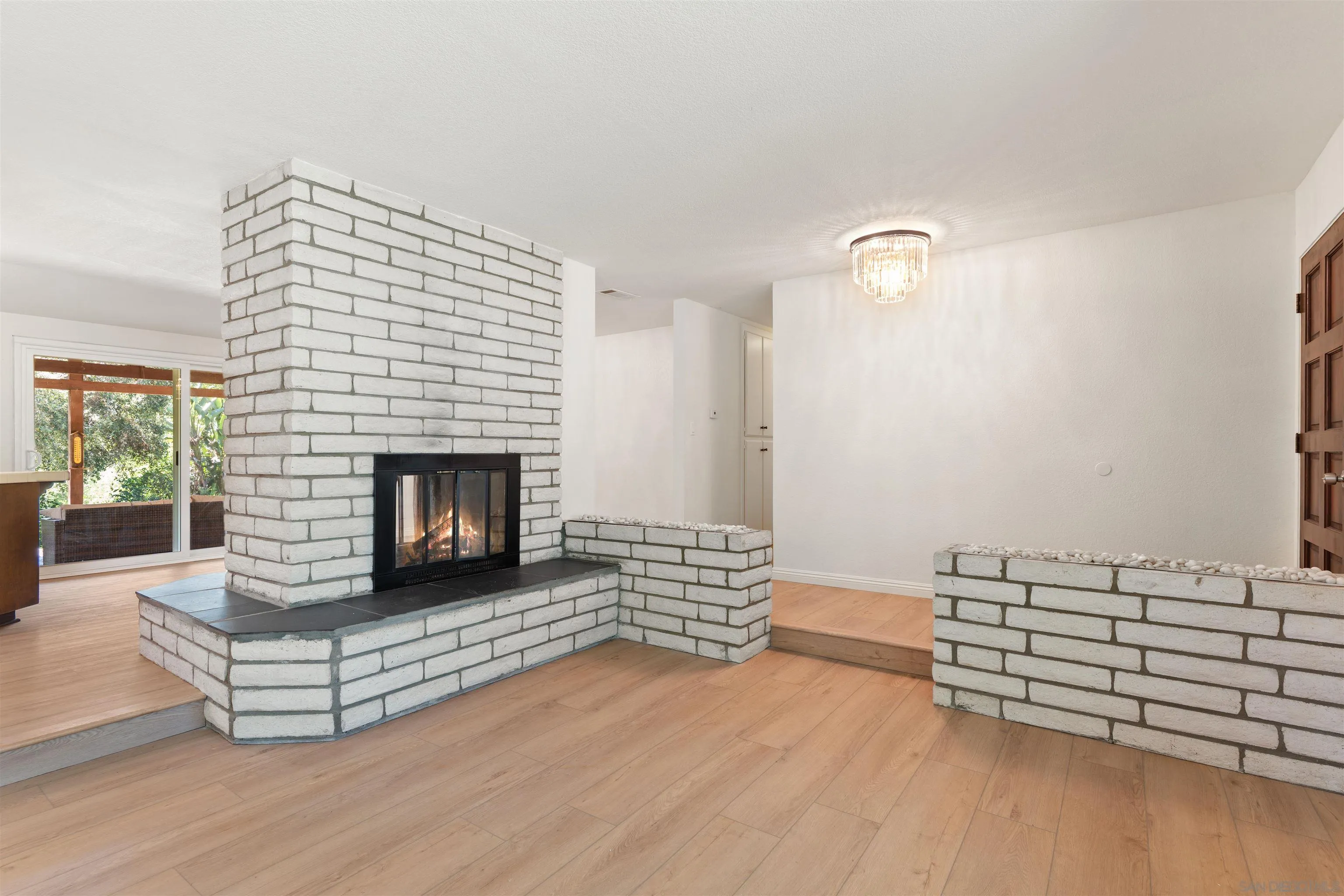 https://cdn.realtyfeed.com/cdn/127/260007060/da78dfec10d97b2c71f6aca64dc8e411.webp