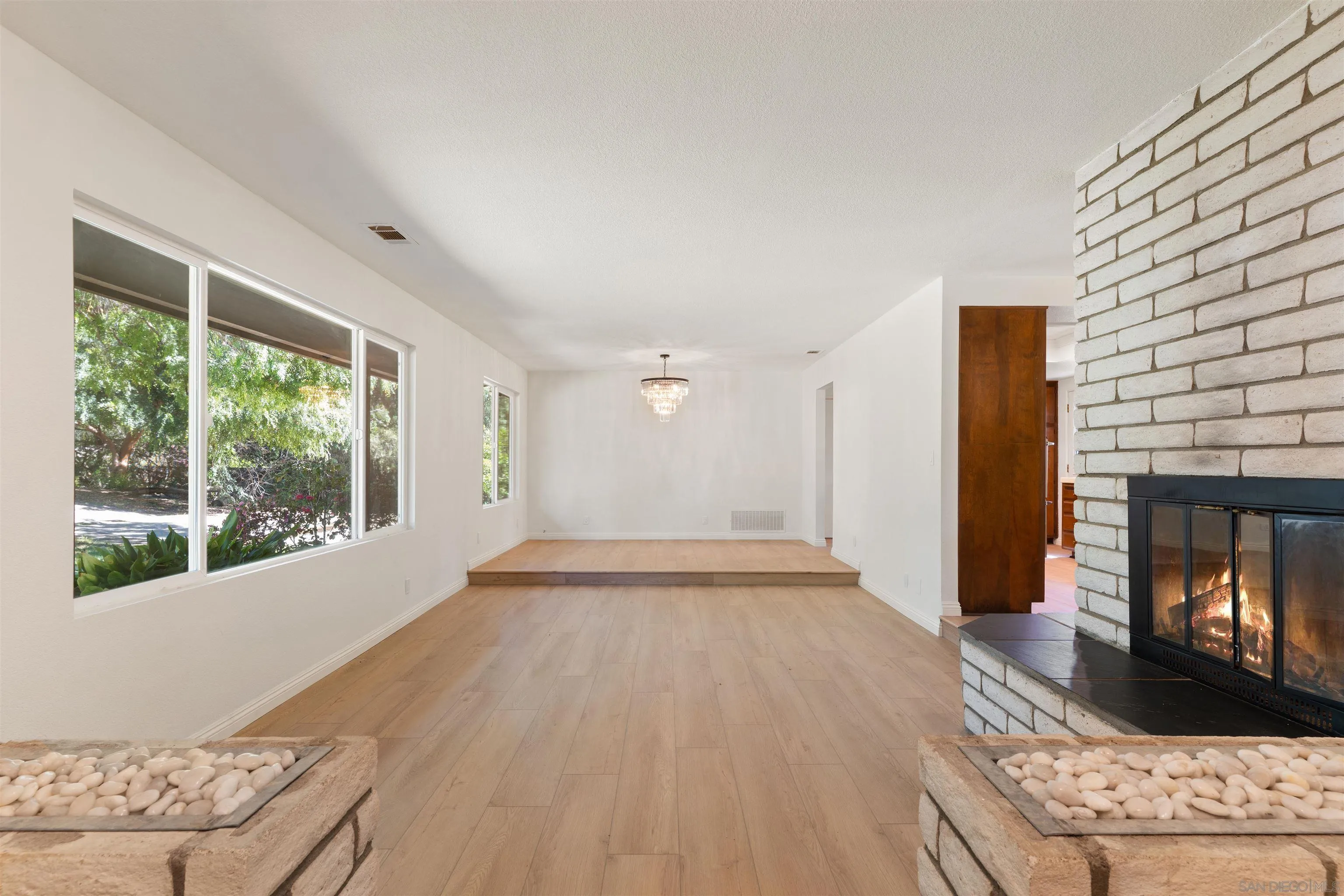 https://cdn.realtyfeed.com/cdn/127/260007060/eee439049d2c6e47d99aaf7564bd69b2.webp