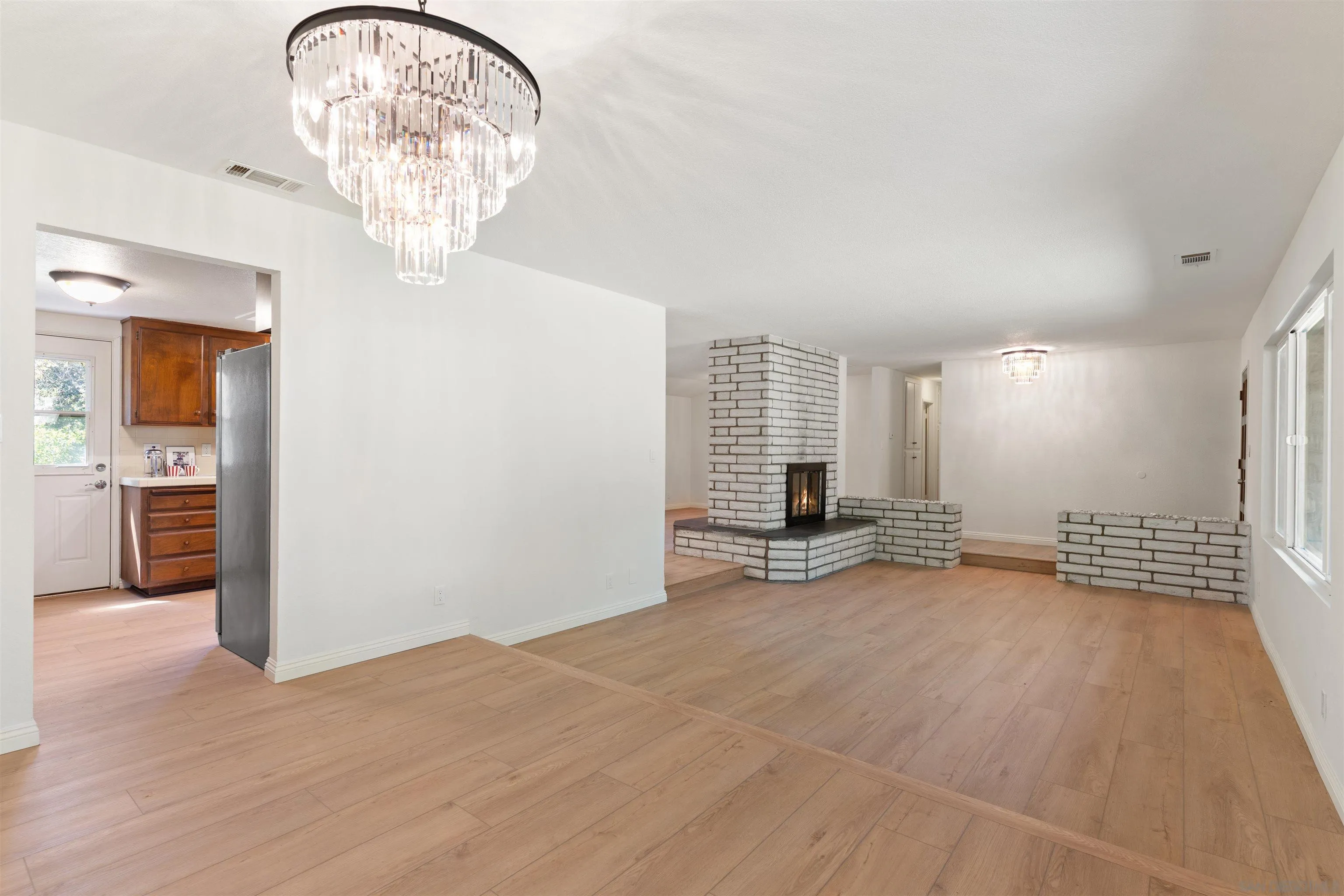 https://cdn.realtyfeed.com/cdn/127/260007060/fab6b3d472de552d78001e06691b8756.webp