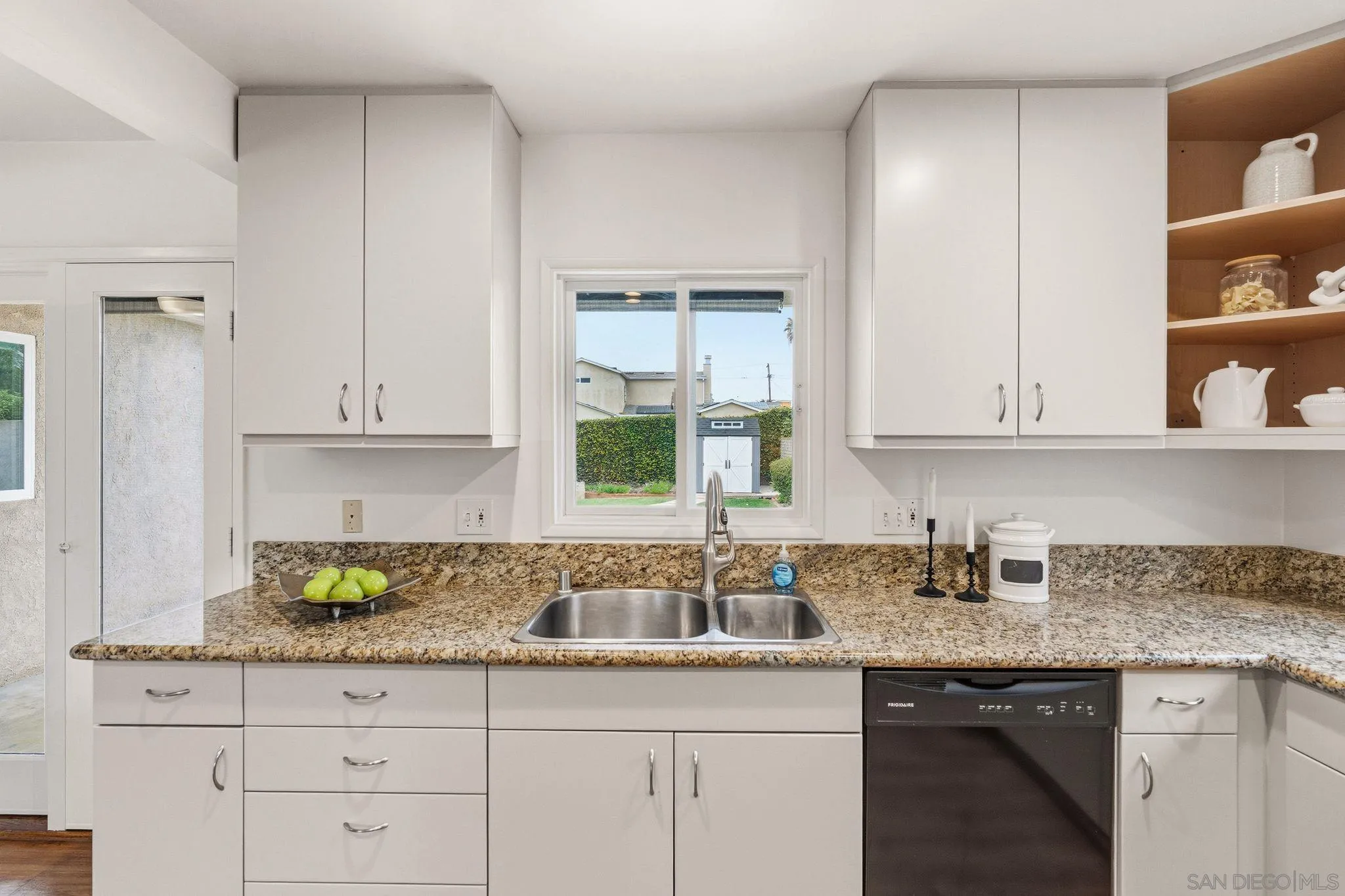 https://cdn.realtyfeed.com/cdn/127/260007064/d3f972c6f6d23c9c36eca1d4a9cf00e9.webp
