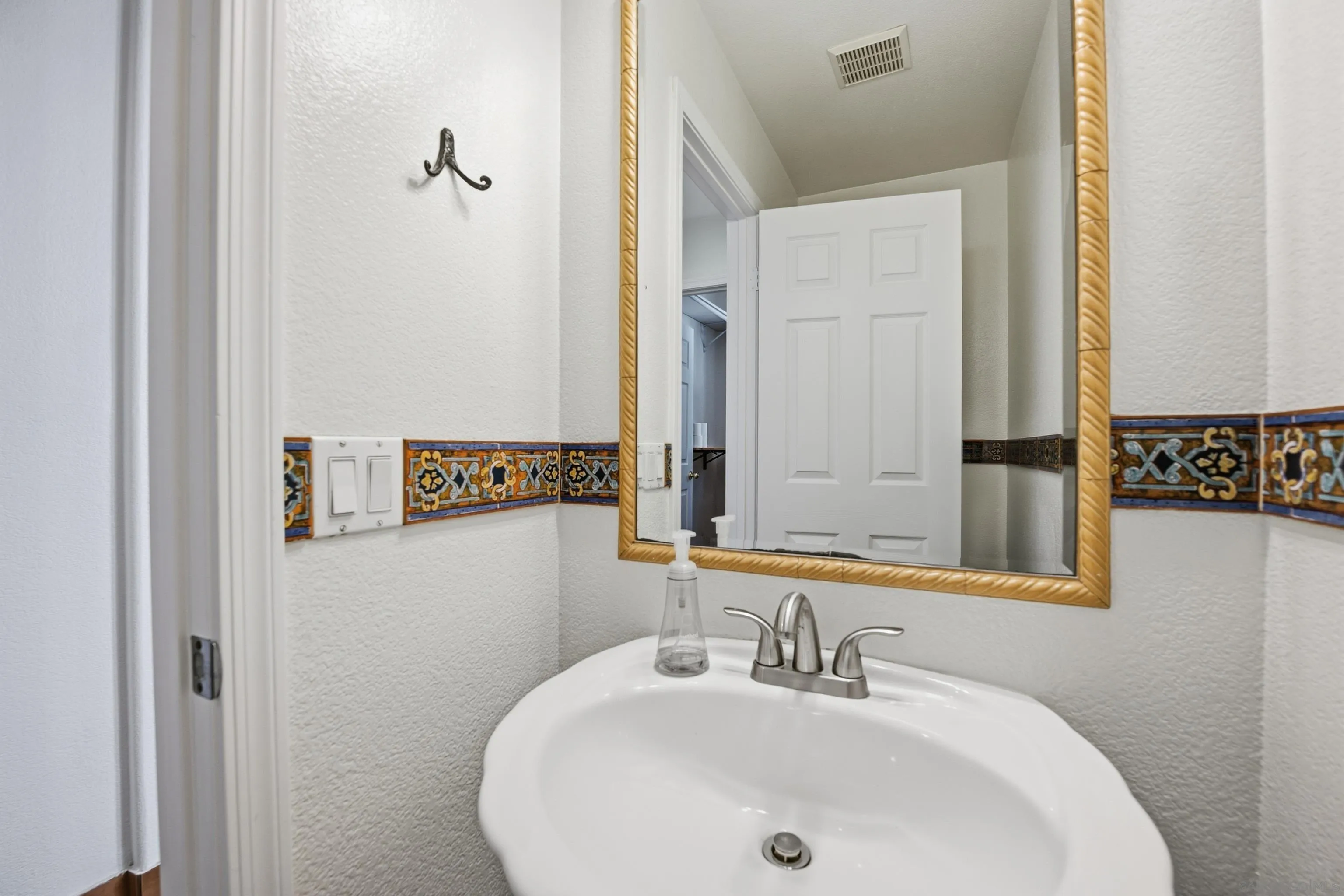 https://cdn.realtyfeed.com/cdn/127/260007068/64597f85f8b139e91dfa6806dacab71d.webp