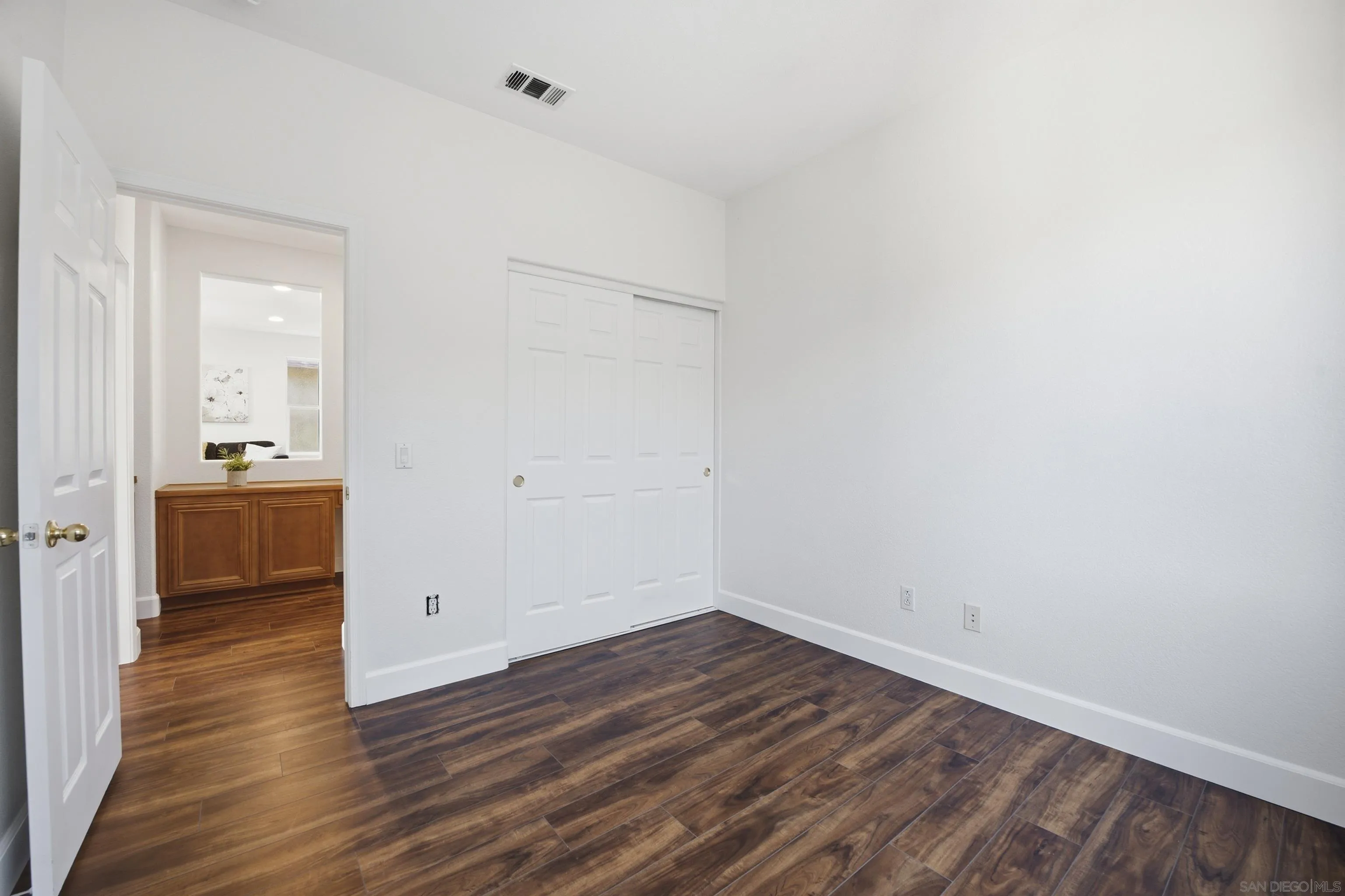 https://cdn.realtyfeed.com/cdn/127/260007068/8dca33a438ffe01af78f328e4deac0bf.webp