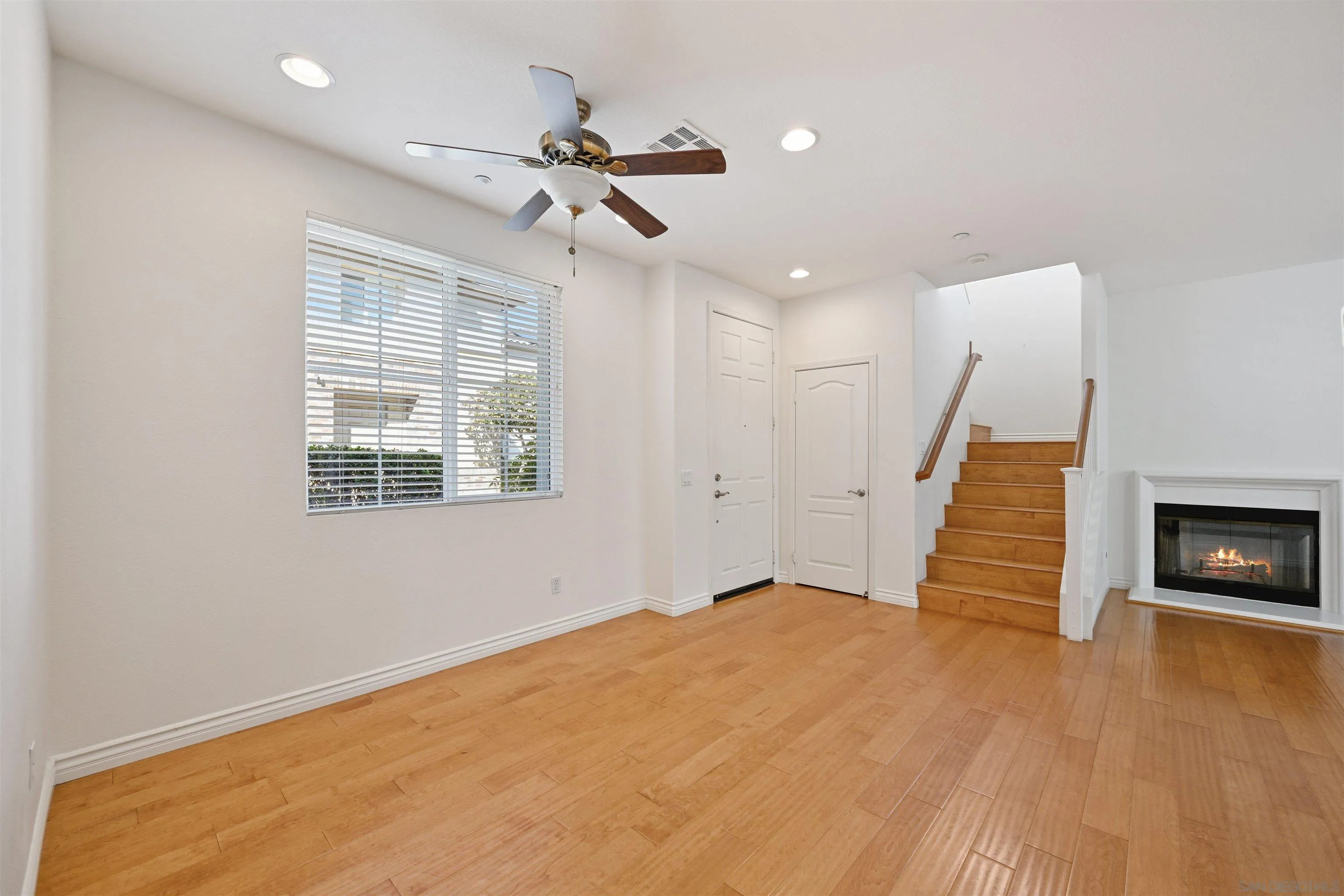 https://cdn.realtyfeed.com/cdn/127/260007069/62775a95e53dfa94fcbf84d9b819abee.webp