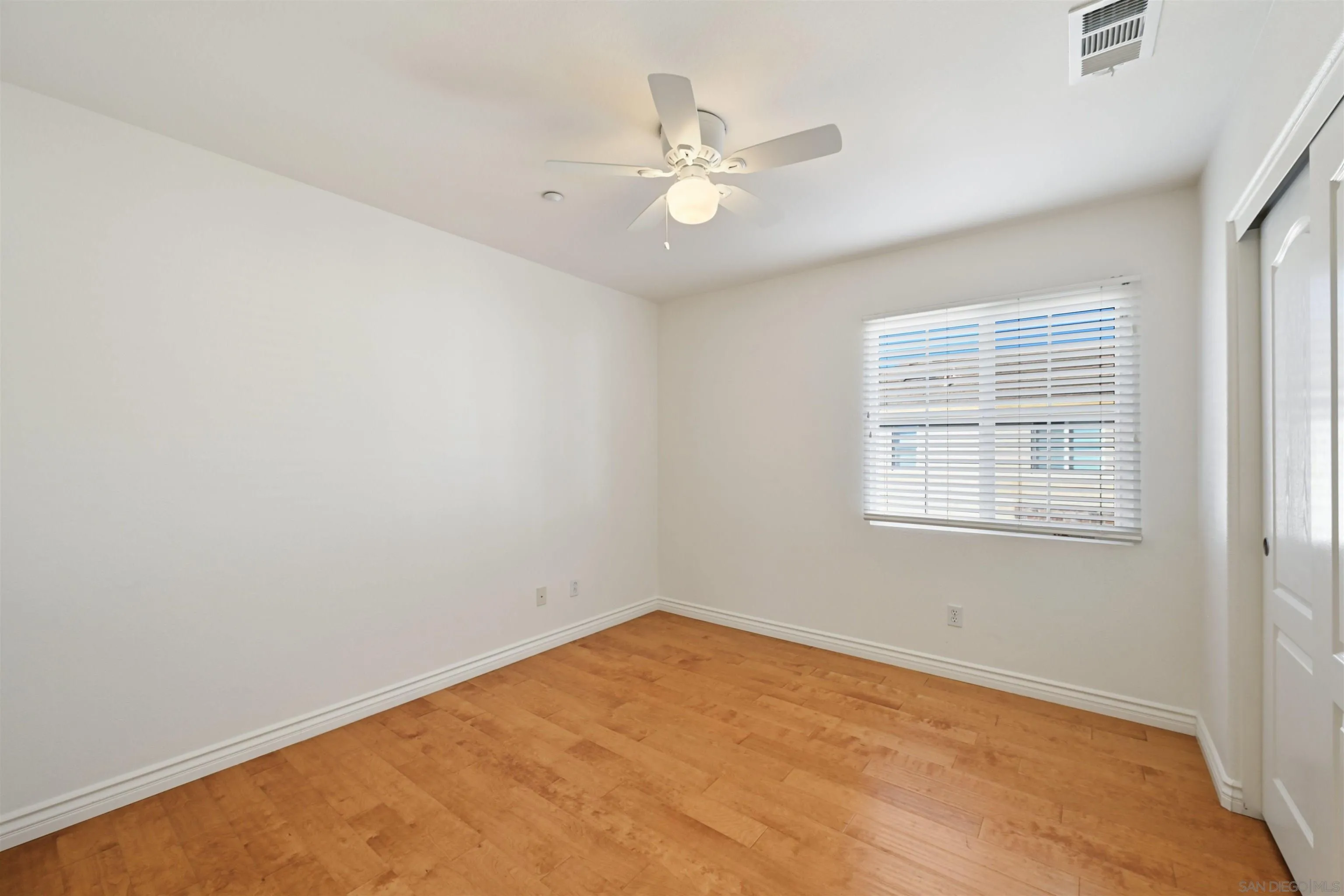 https://cdn.realtyfeed.com/cdn/127/260007069/c65aa36f639f0980f494ce025d18407c.webp