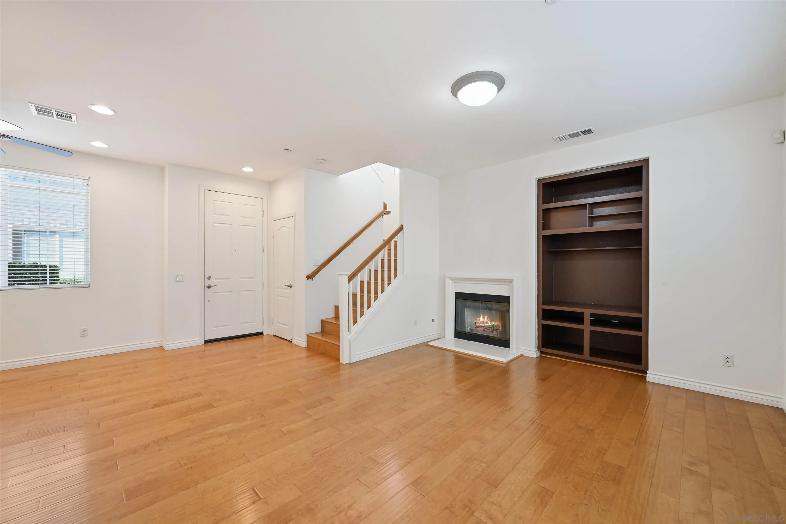 https://cdn.realtyfeed.com/cdn/127/260007069/d81b7158c230a85951f80ddd9d390d73.webp