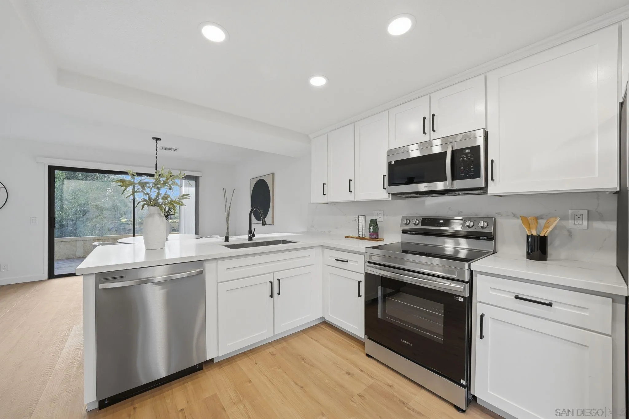 https://cdn.realtyfeed.com/cdn/127/260007077/152b49f3ed2796ef09f5868163deb2a0.webp