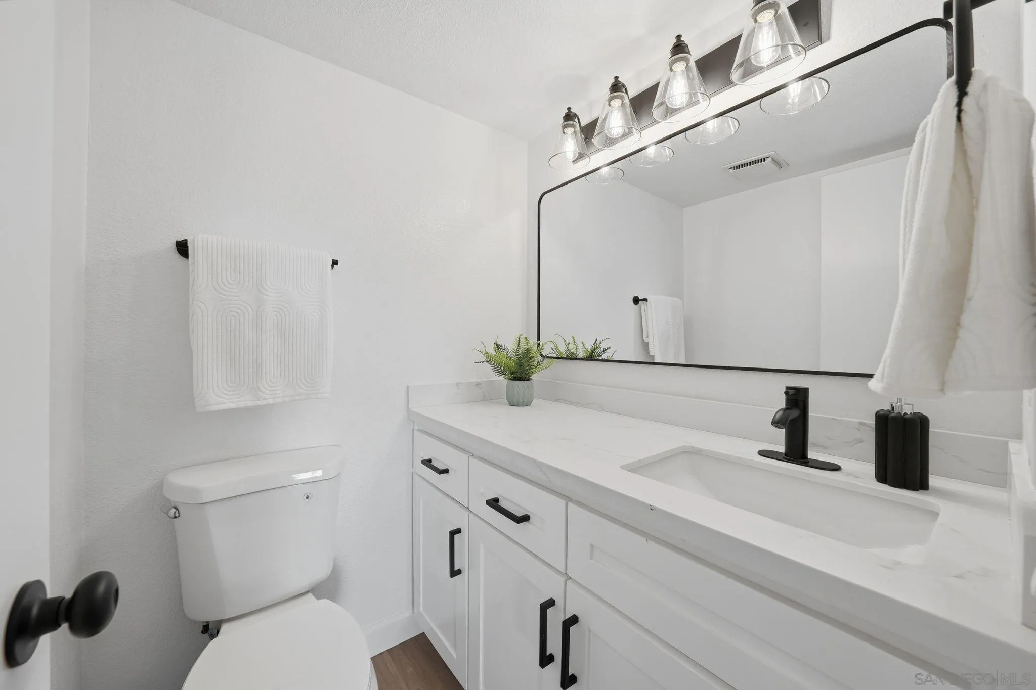 https://cdn.realtyfeed.com/cdn/127/260007077/6501469e8e5ee795ad555f3799706e1b.webp