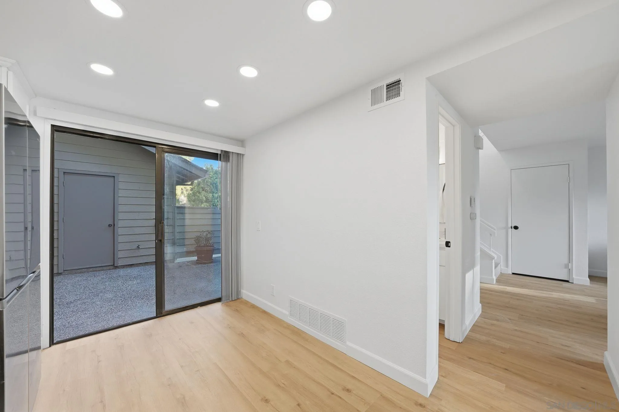 https://cdn.realtyfeed.com/cdn/127/260007077/77cad18f3ece3113c8363b95c7d18007.webp