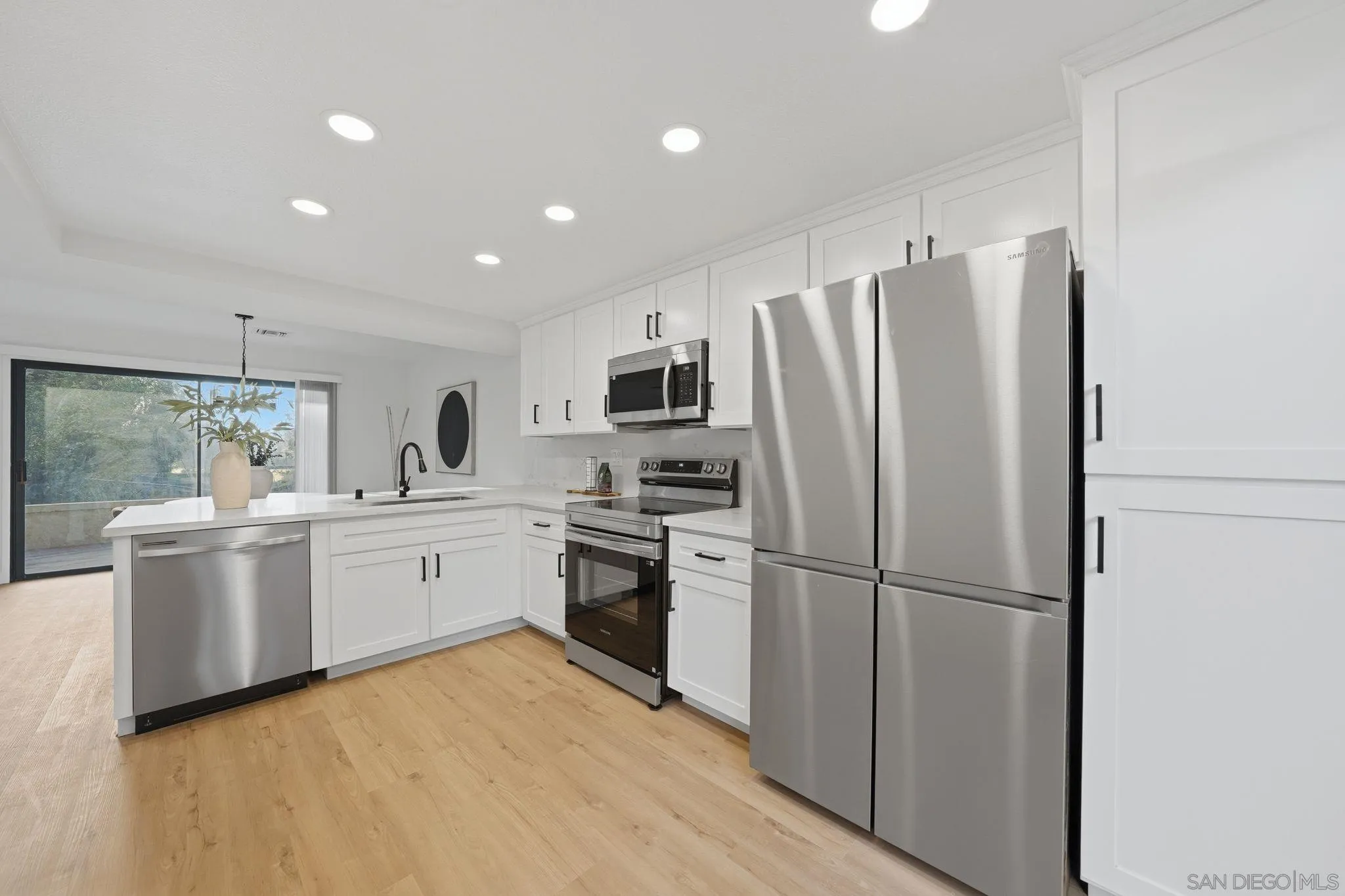 https://cdn.realtyfeed.com/cdn/127/260007077/cf6650914e75c278fb75e769ef58ea8c.webp