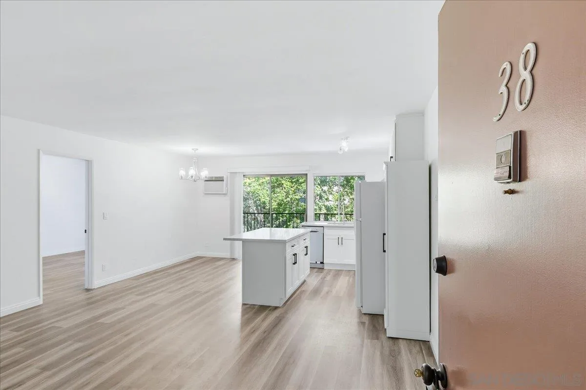 Photo #1: 260007085 Listing: Photo #1