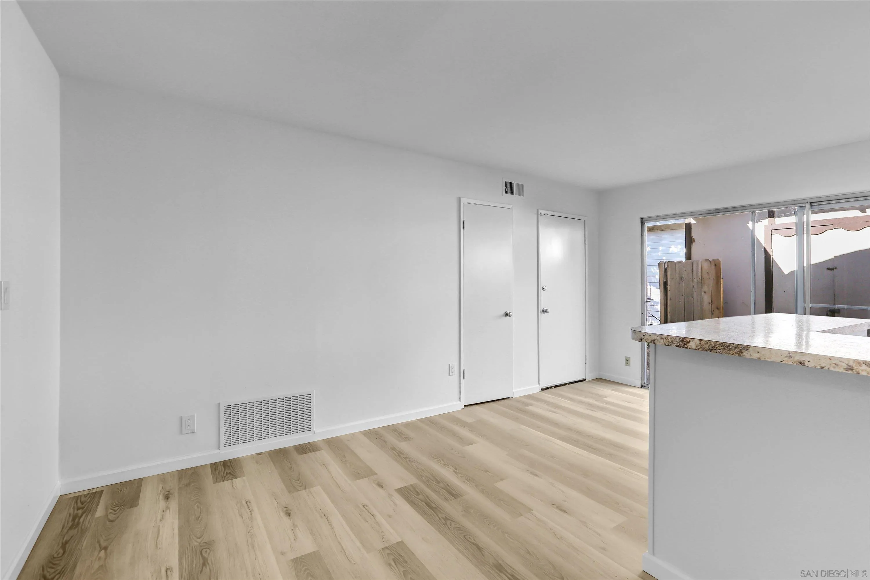 https://cdn.realtyfeed.com/cdn/127/260007089/c8b85298d48344cef40b072167b2b9f1.webp