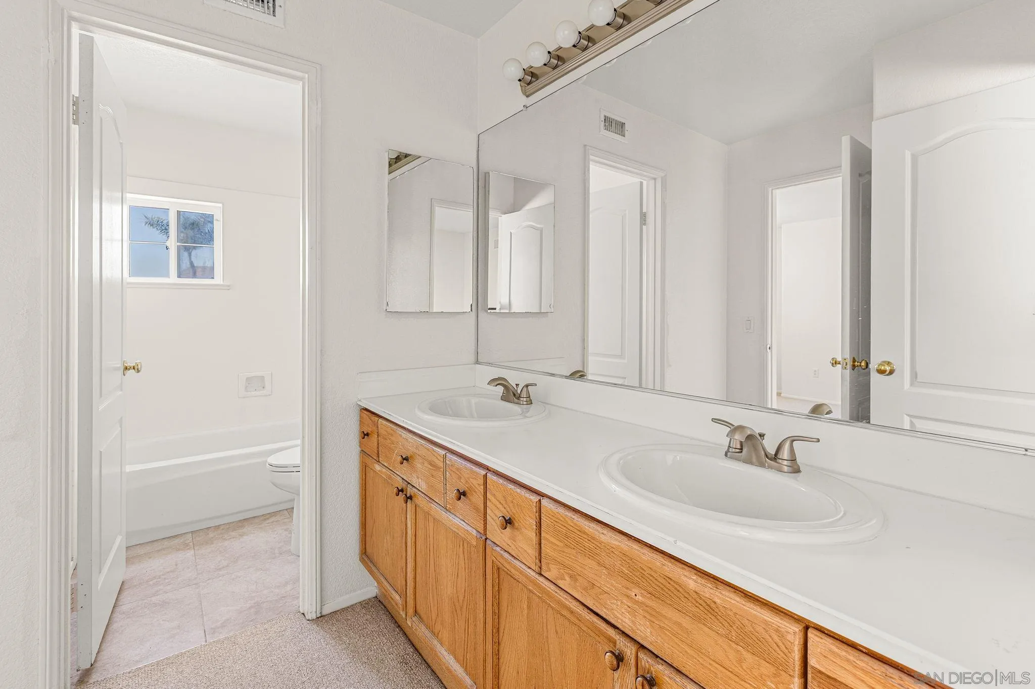 https://cdn.realtyfeed.com/cdn/127/260007094/e1f14219e9e0585eb39af4d70110d835.webp