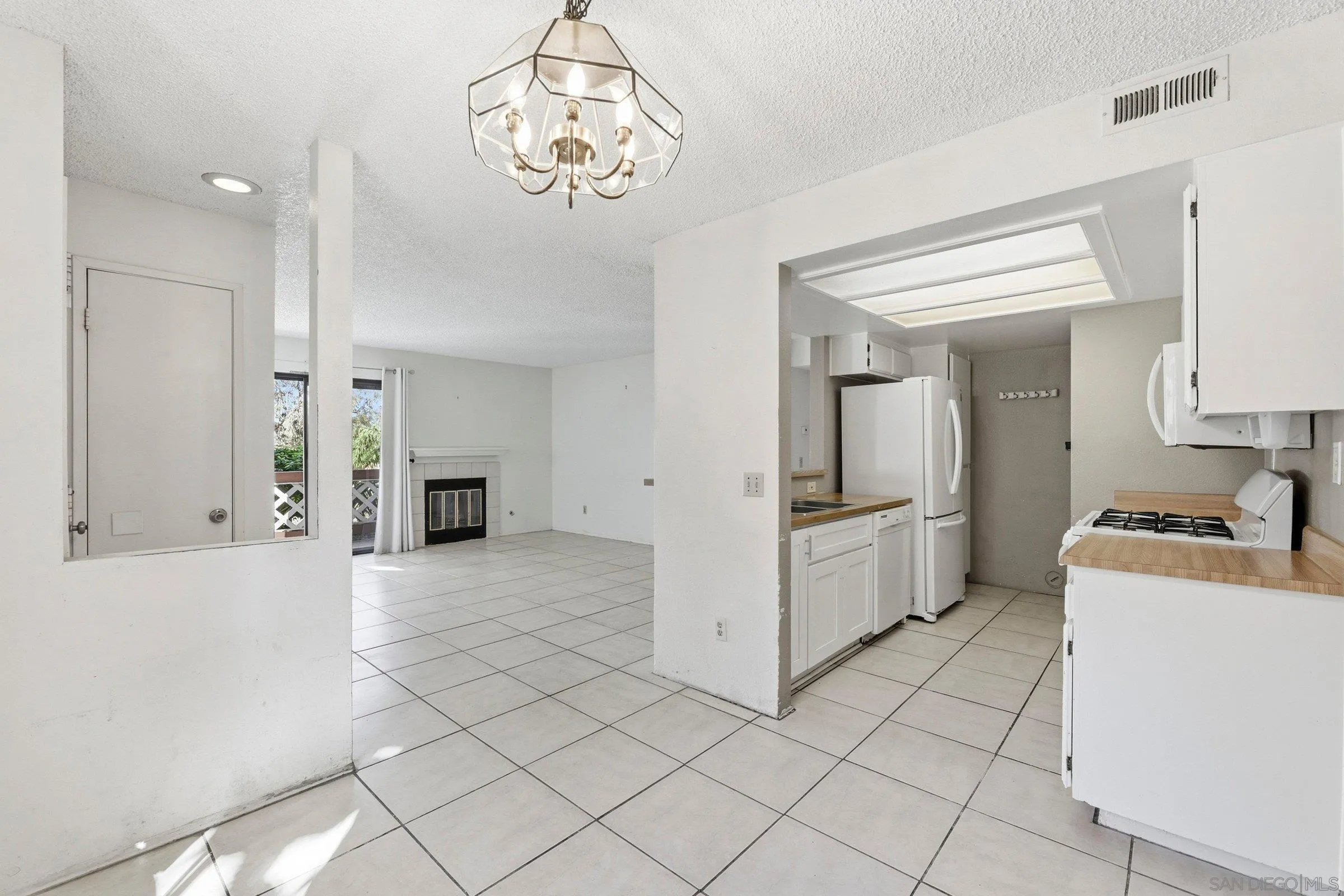 Photo #8: 260007096 Listing: Photo #8