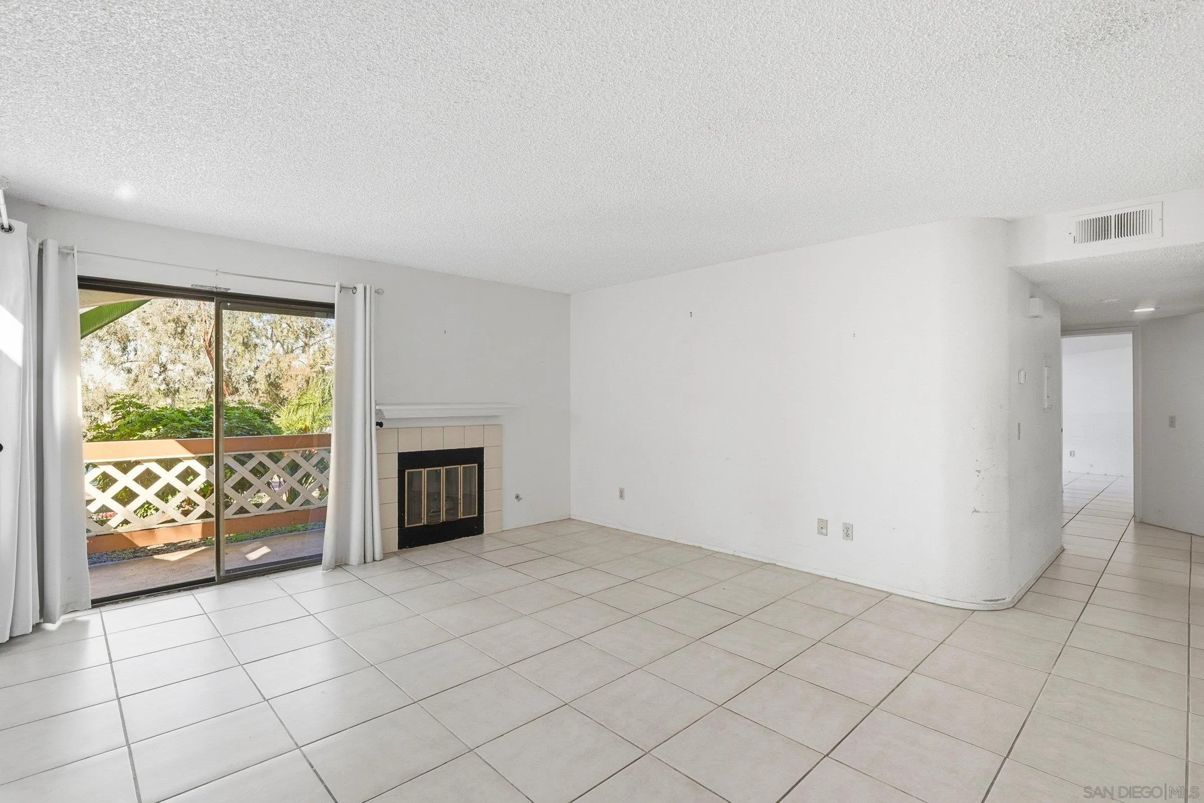 Photo #4: 260007096 Listing: Photo #4