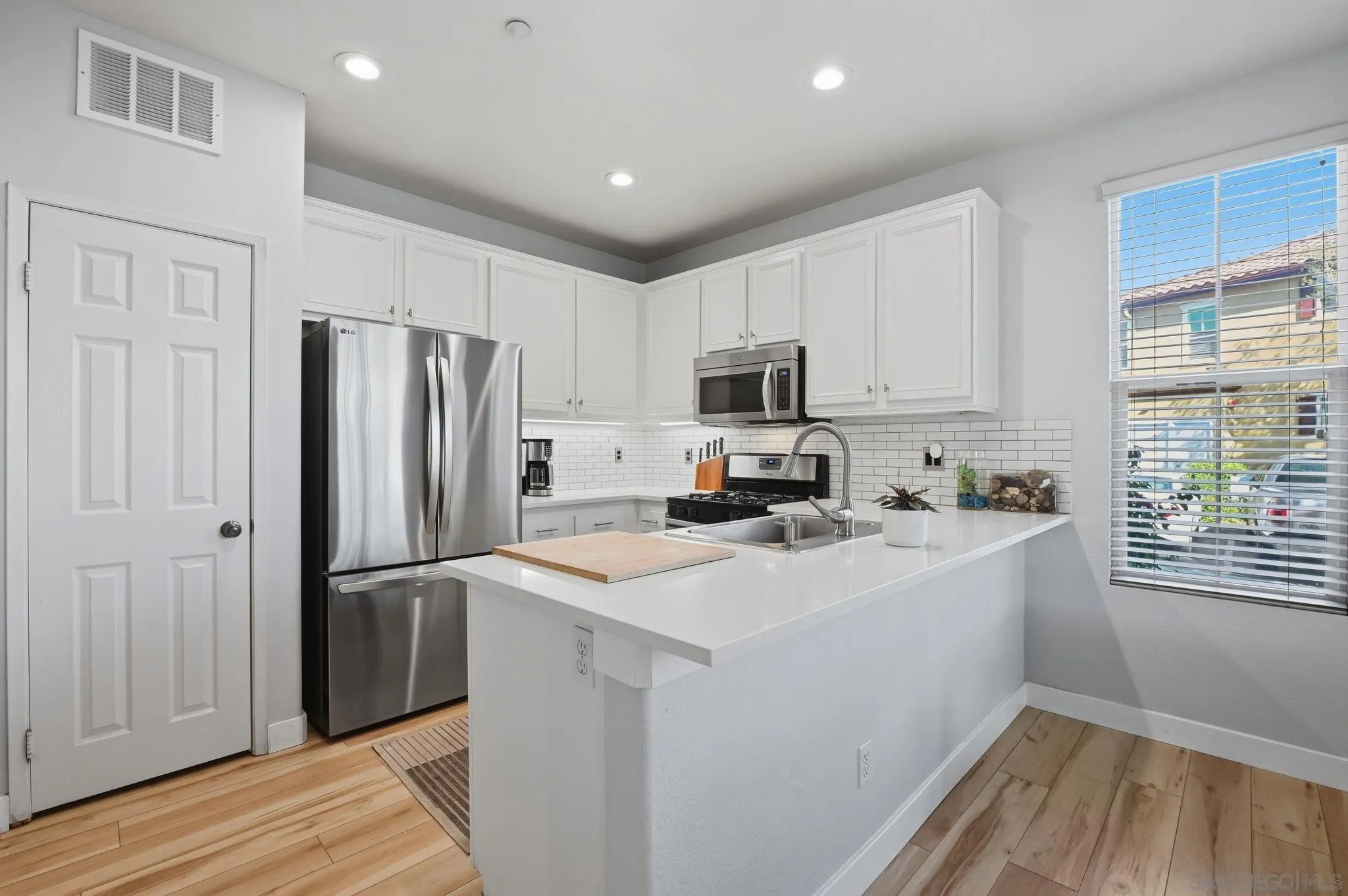 Photo #8: 260007102 Listing: Photo #8