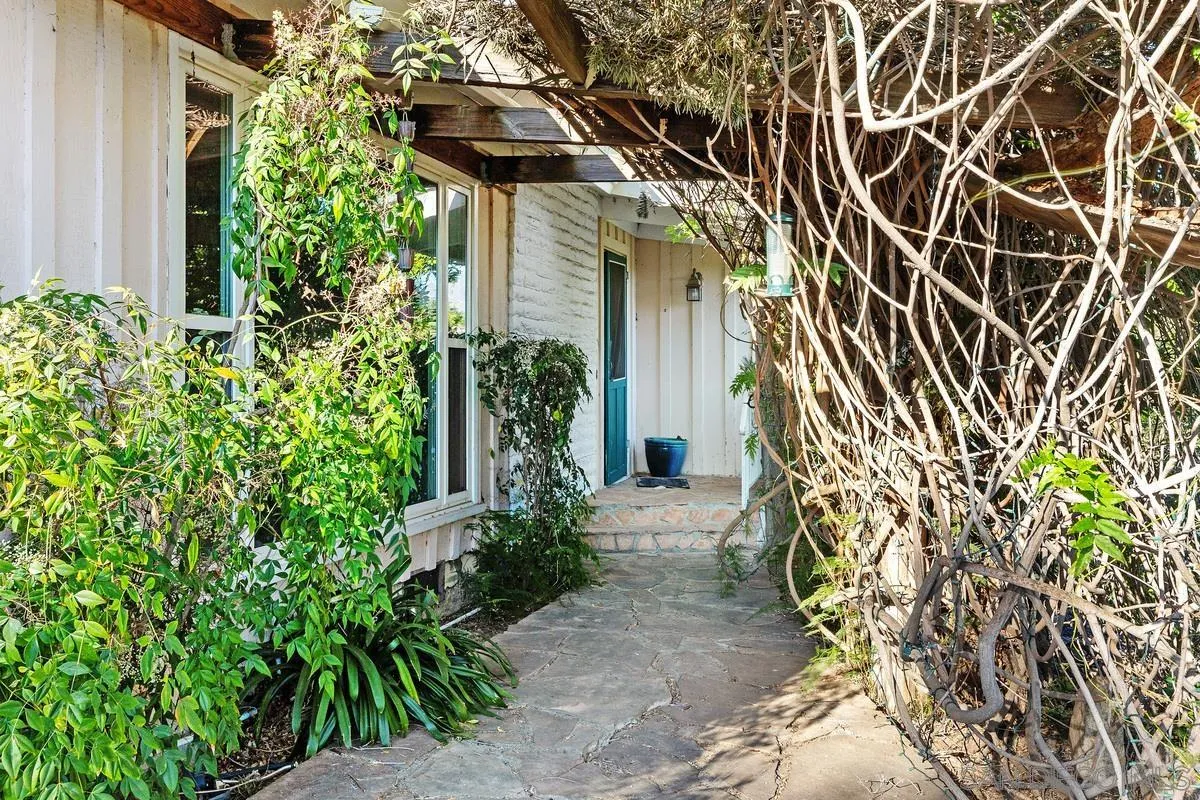 https://cdn.realtyfeed.com/cdn/127/260007103/2cab2626bafe0e74ac4f37265fd61536.webp
