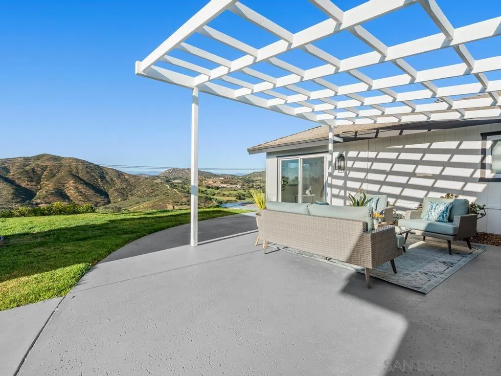 https://cdn.realtyfeed.com/cdn/127/260007104/7055a450b91765d1a9d427beb5bcd743.webp