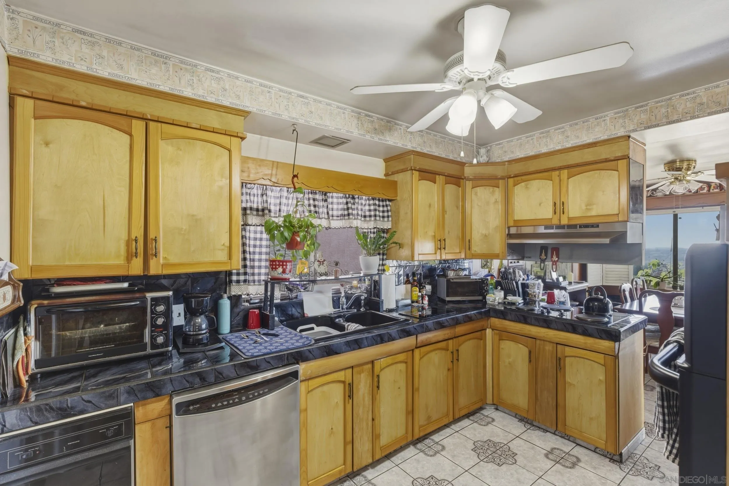 https://cdn.realtyfeed.com/cdn/127/260007110/68fce38f5891814649b3774cf4b0470e.webp