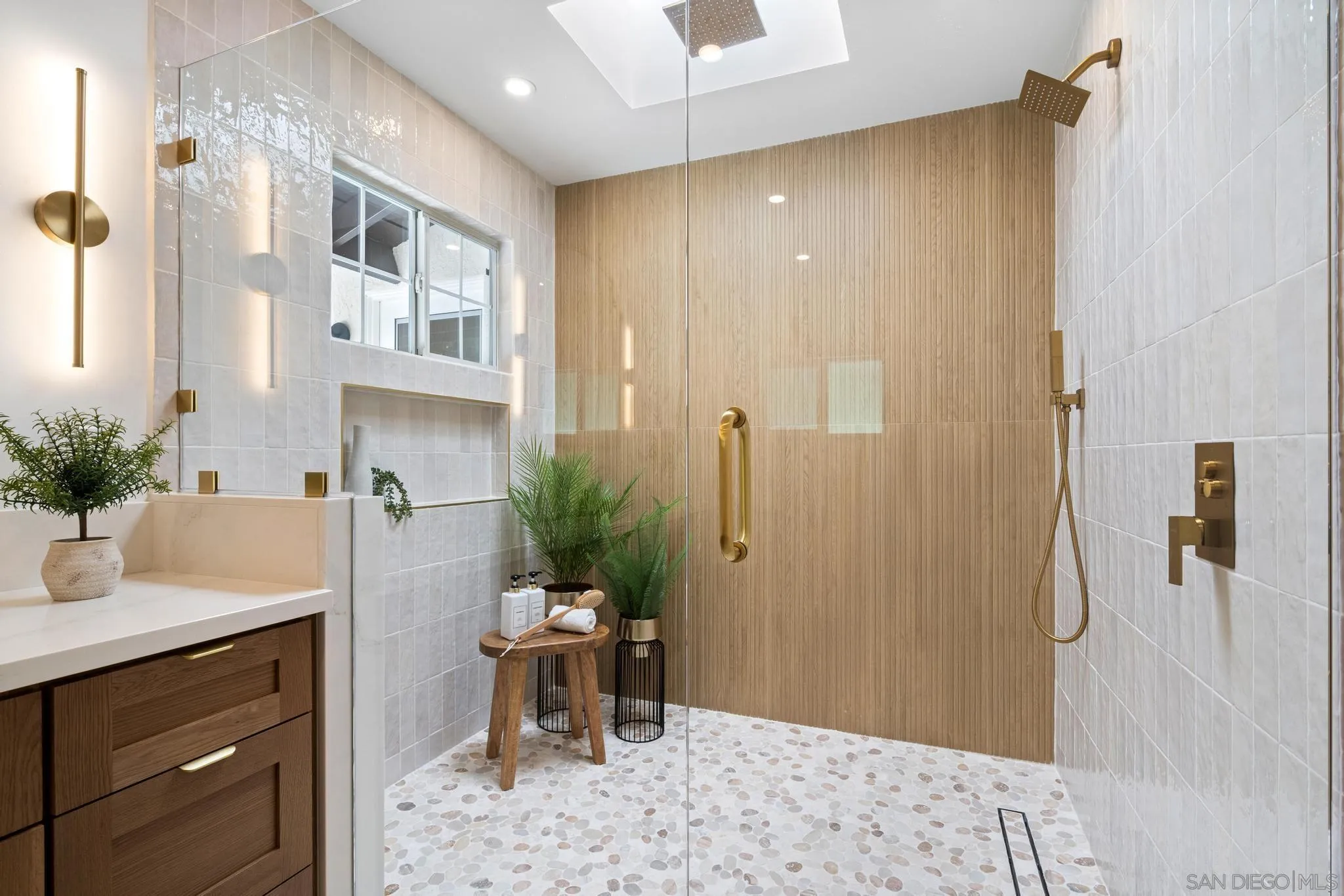 https://cdn.realtyfeed.com/cdn/127/260007113/f61b534ef6afeb1d05b0f0864c18a7aa.webp