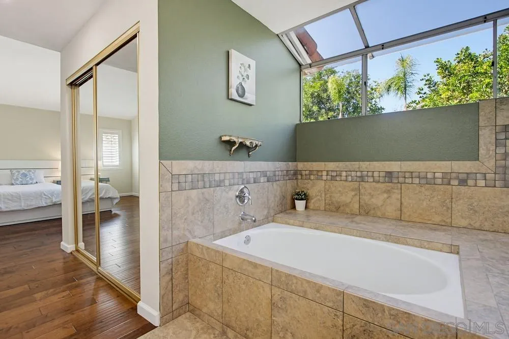 https://cdn.realtyfeed.com/cdn/127/260007118/14f1658702d739a79db7a2e830d6c197.webp