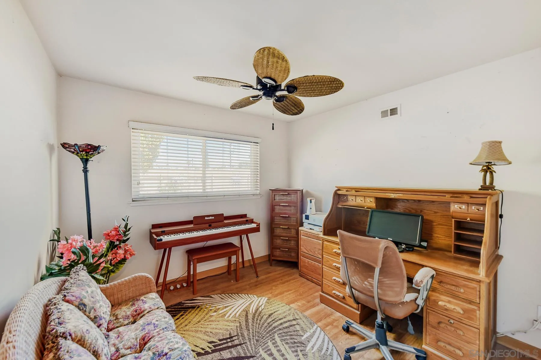 https://cdn.realtyfeed.com/cdn/127/260007124/046be7f5788feb9a26fe6c295a22d8c5.webp