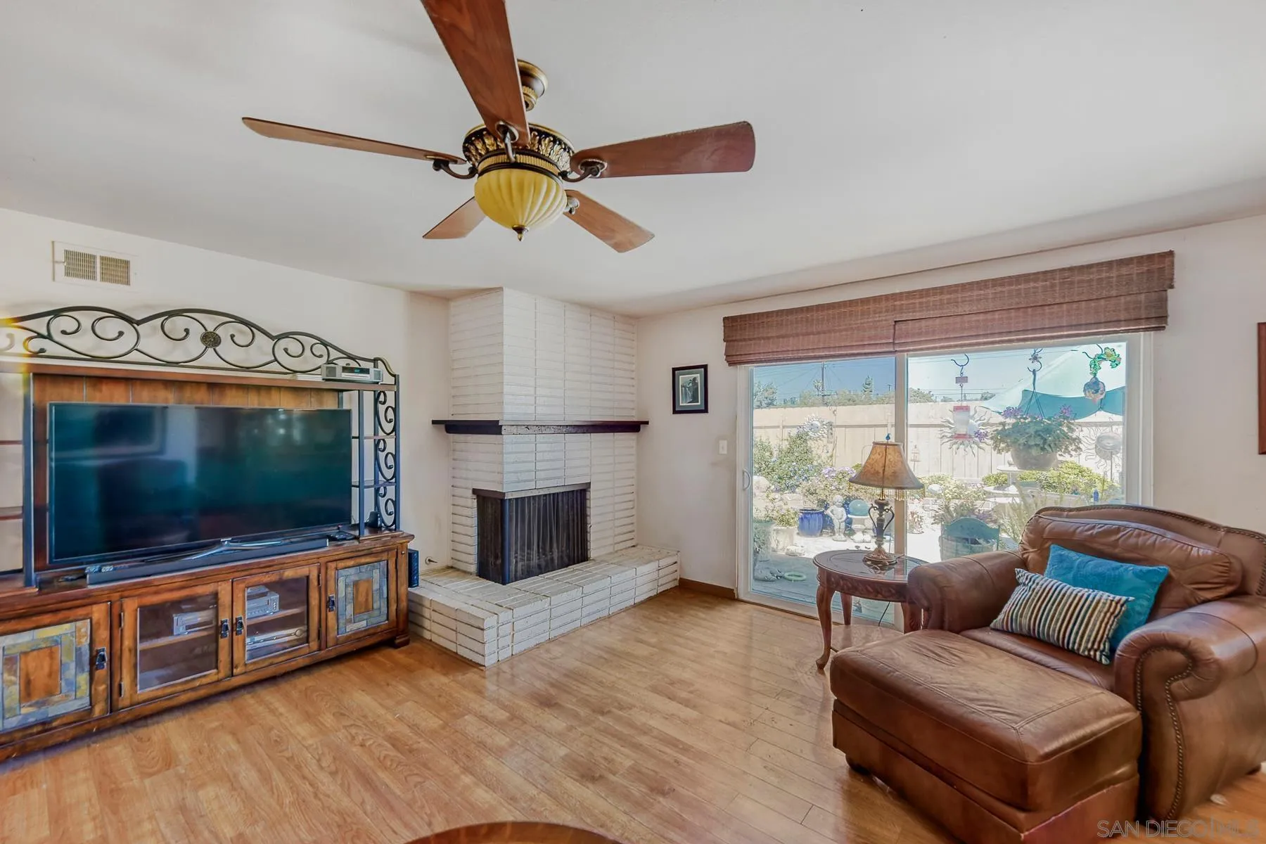 https://cdn.realtyfeed.com/cdn/127/260007124/f671878b86222d013fd723e91cf58cea.webp