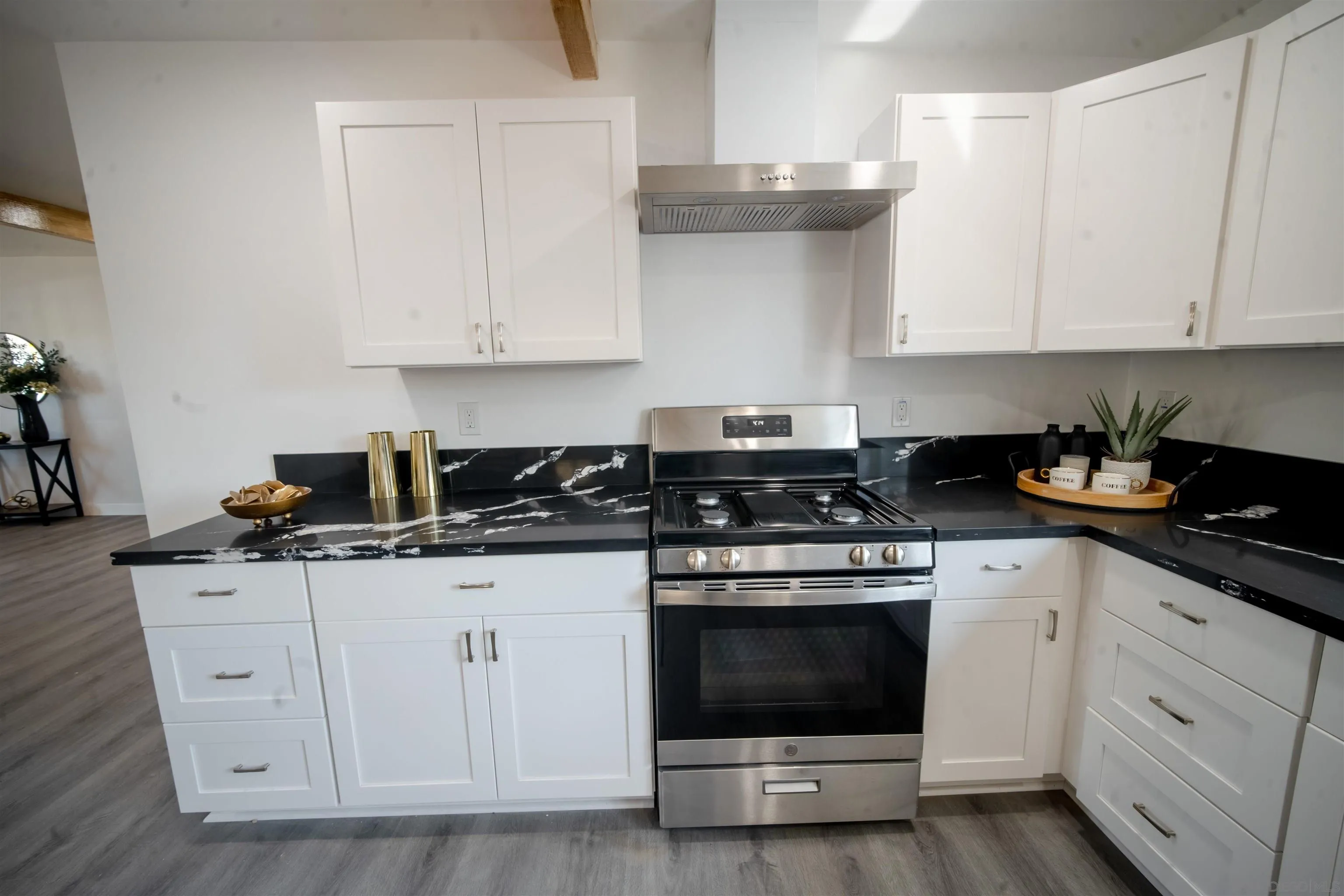 https://cdn.realtyfeed.com/cdn/127/260007127/bb2c9269108cc94e2ab22a44d7260c55.webp