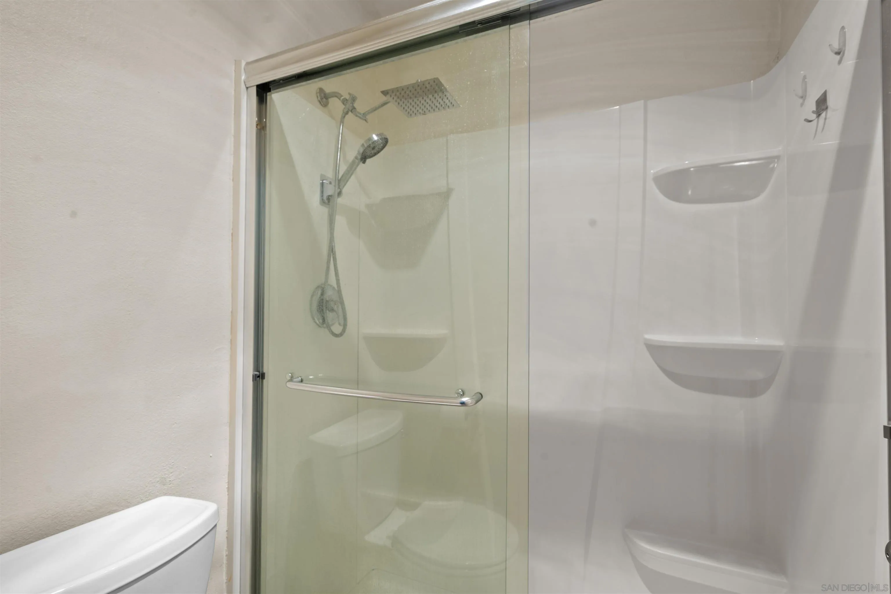 Photo #12: 260007130 Listing: Photo #12