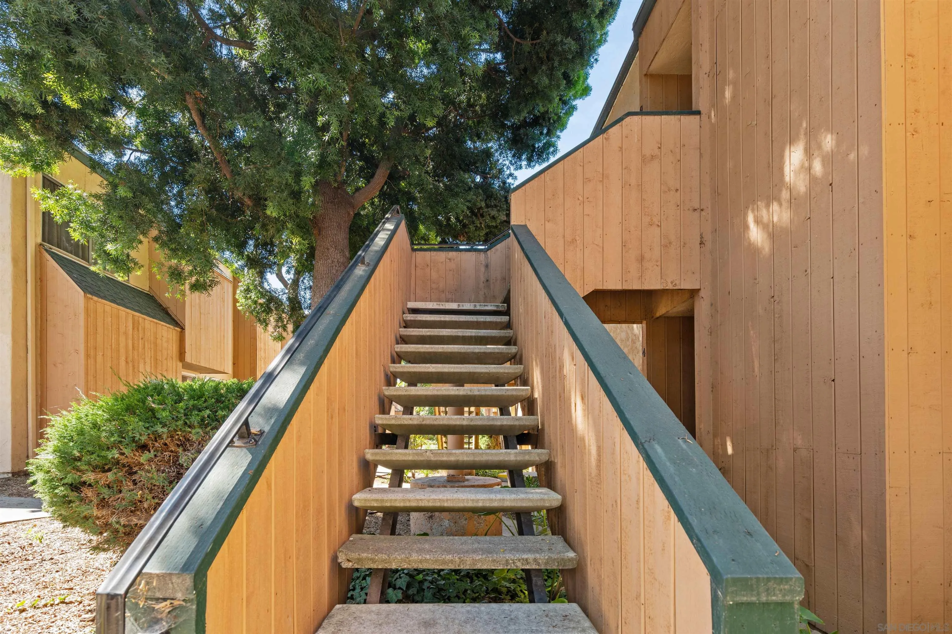 Photo #2: 260007130 Listing: Photo #2