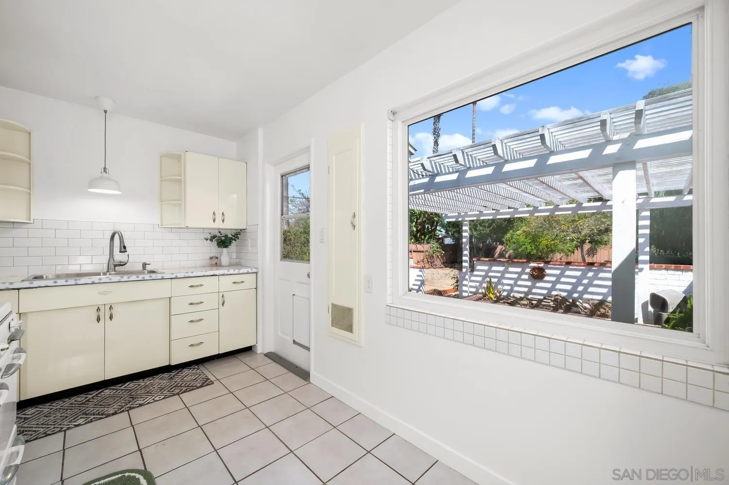 https://cdn.realtyfeed.com/cdn/127/260007131/0bec96974430646b86dafc35cc536a6a.webp