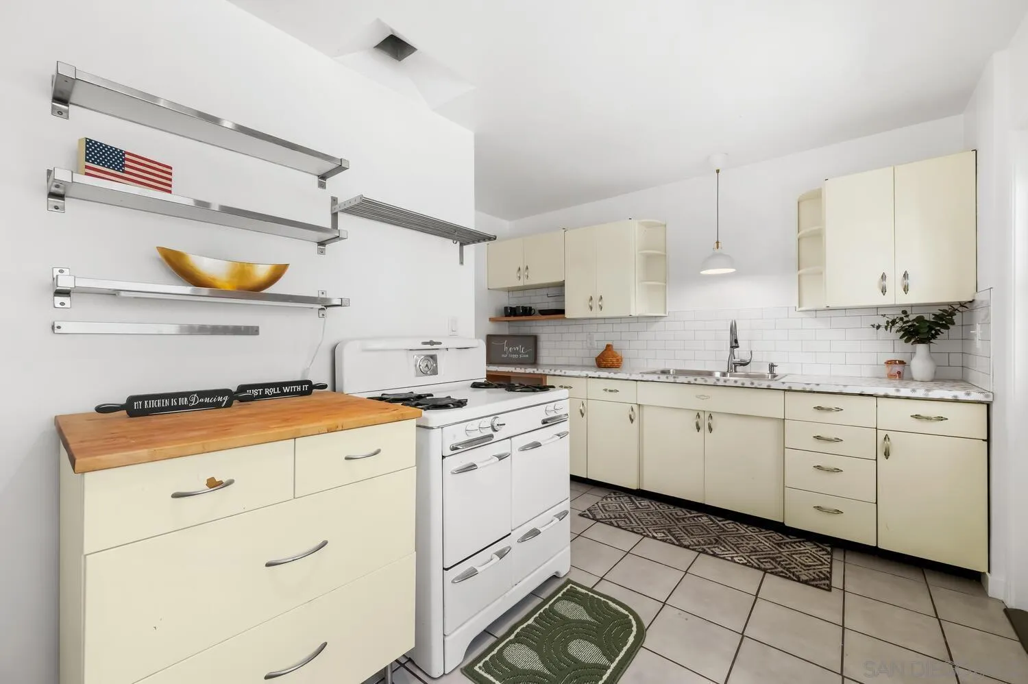 https://cdn.realtyfeed.com/cdn/127/260007131/cc198b626e13e4a4d2aca13306cb5d45.webp